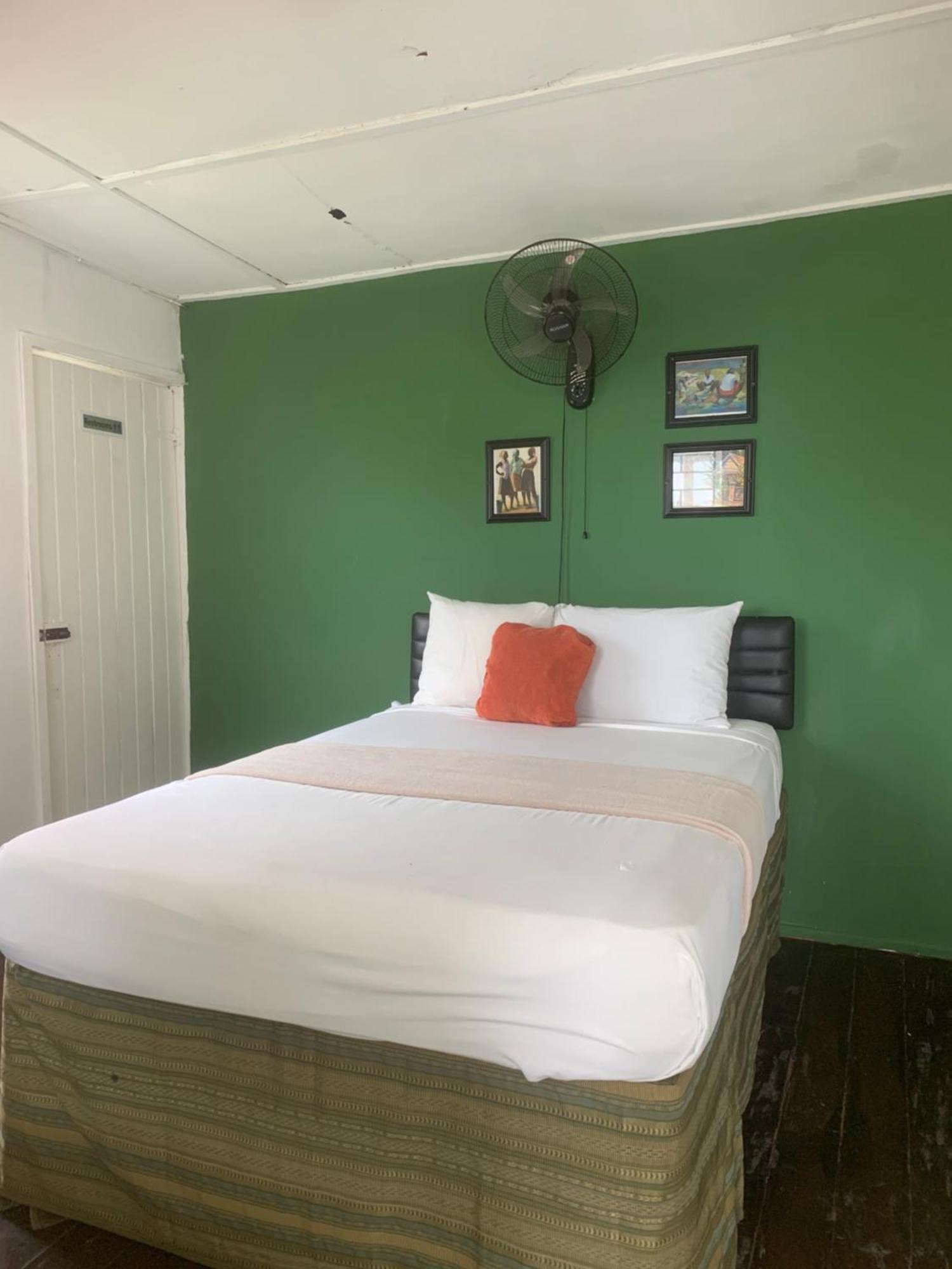 Bed & Breakfast Kingsworth 2*