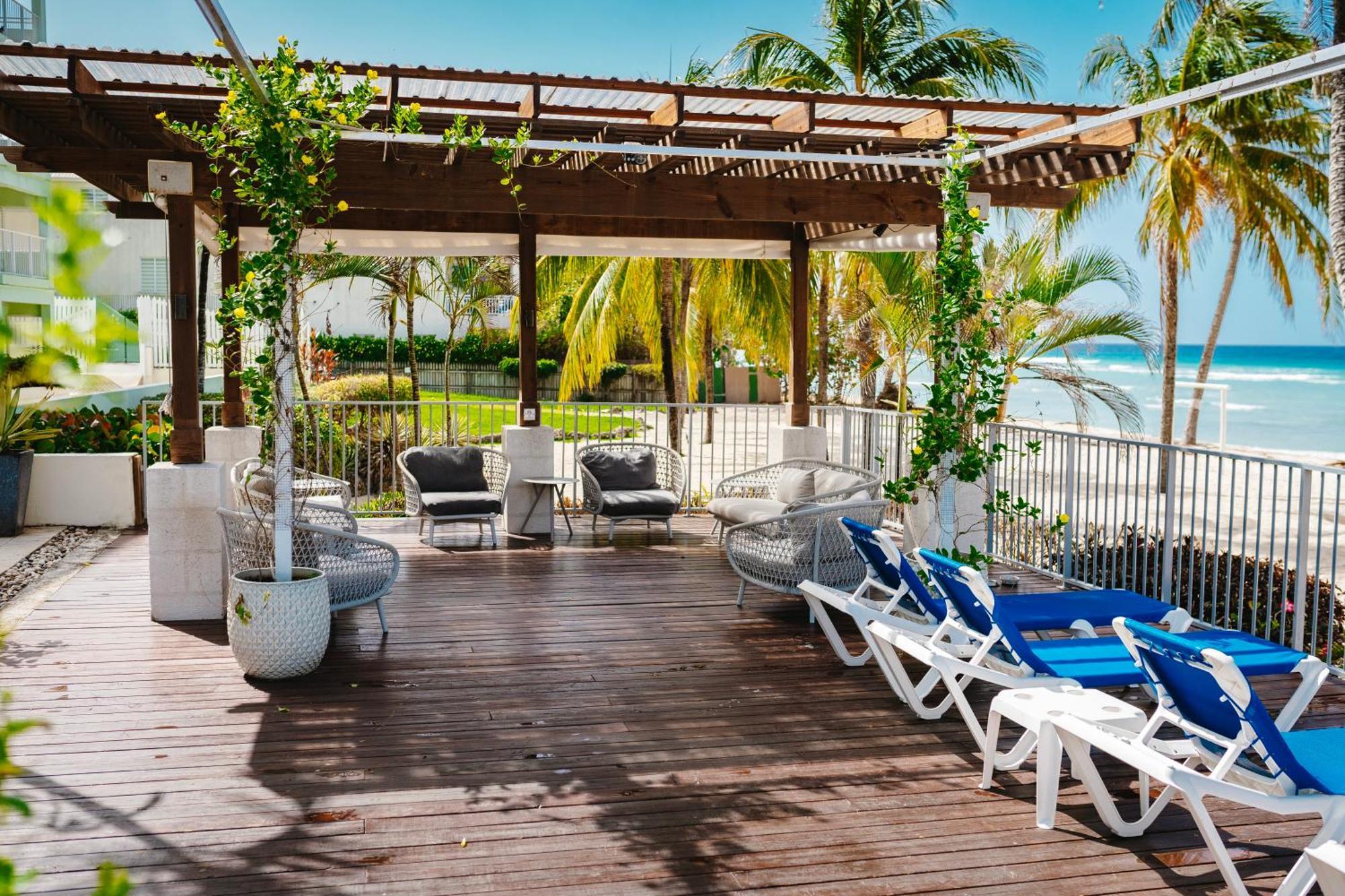 Coconut Court Beach Hotel 3*