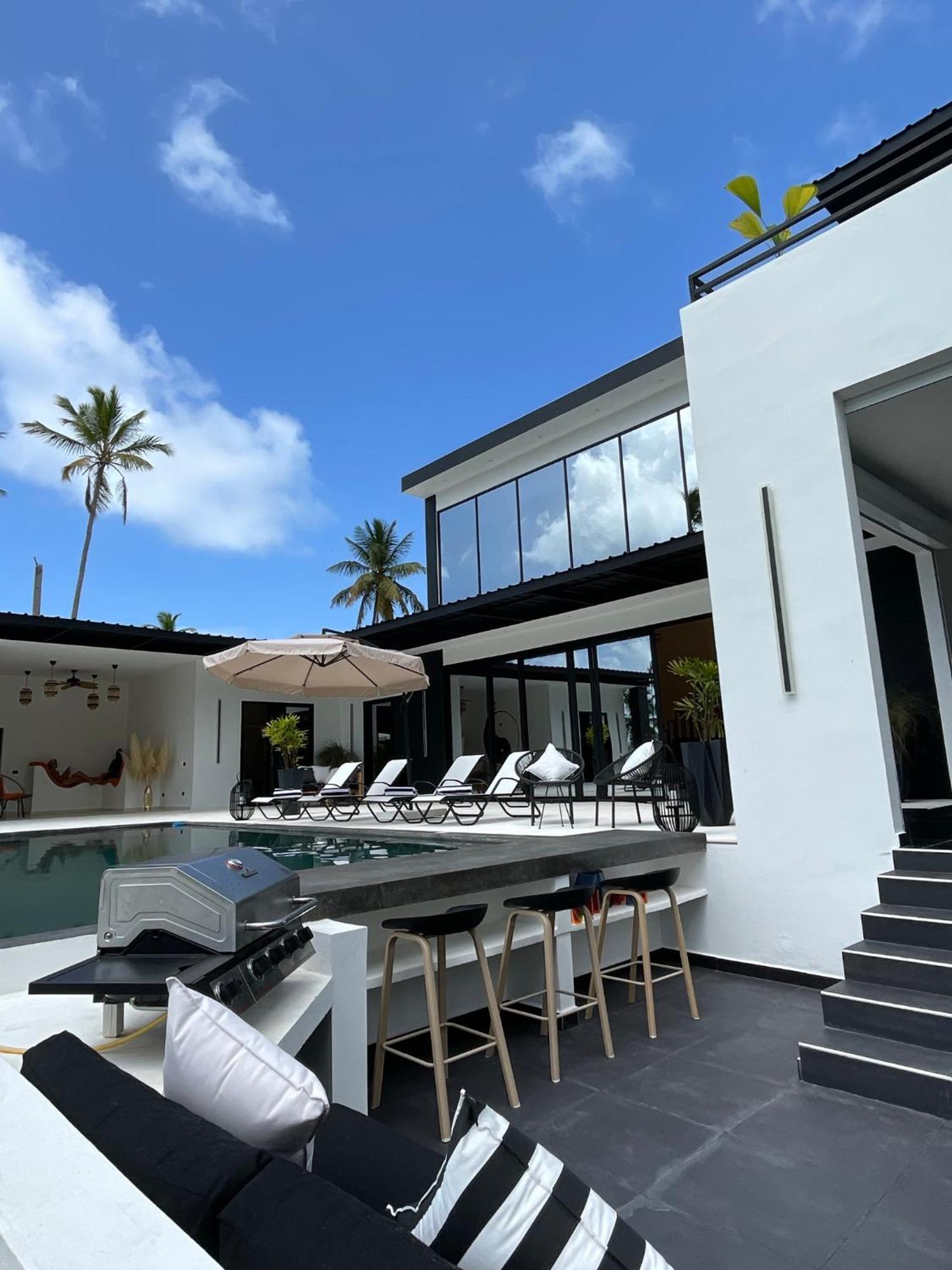 Villa Casa Black And White Frente Al Mar Las Galeras