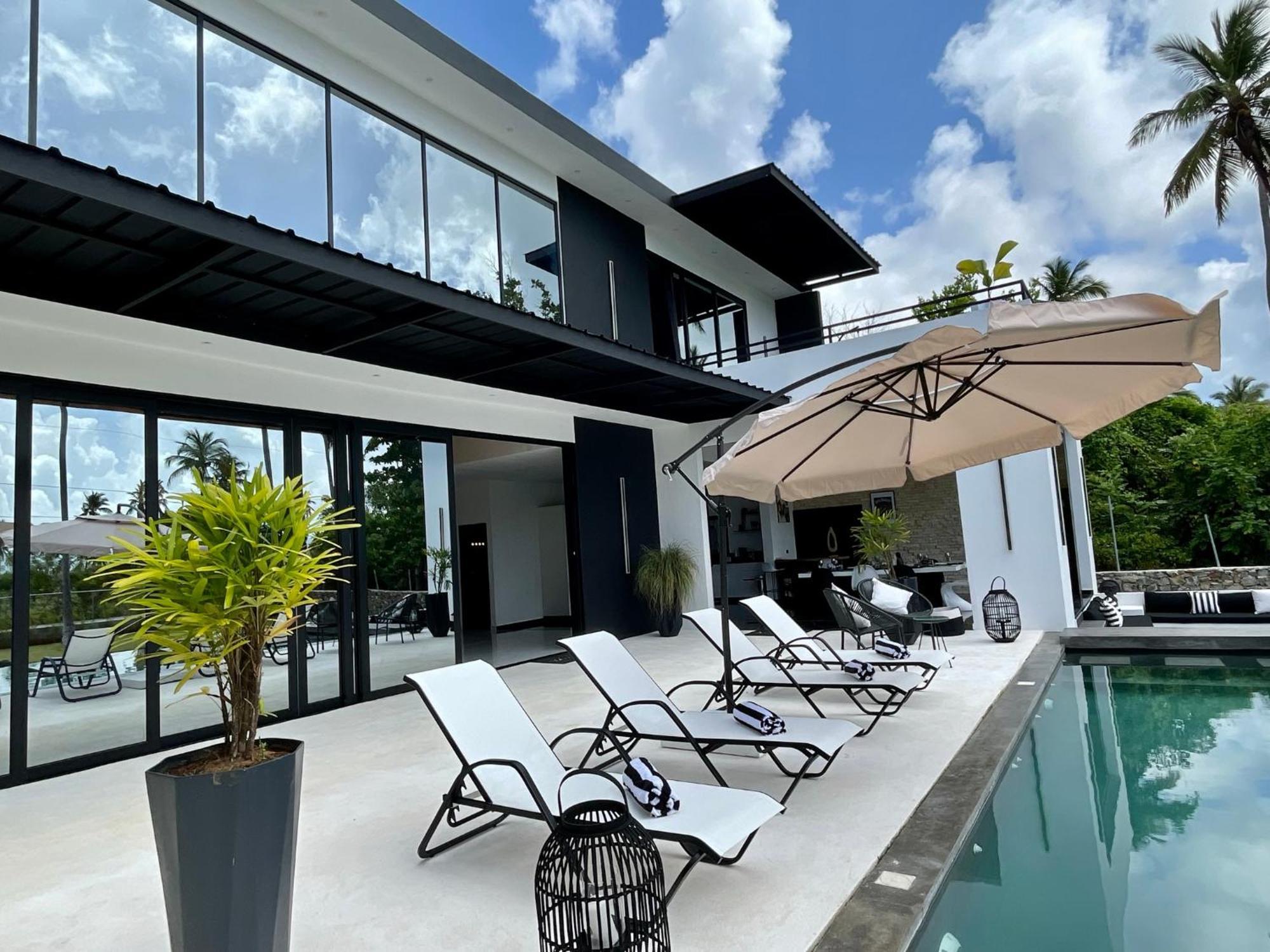 Villa Casa Black And White Frente Al Mar