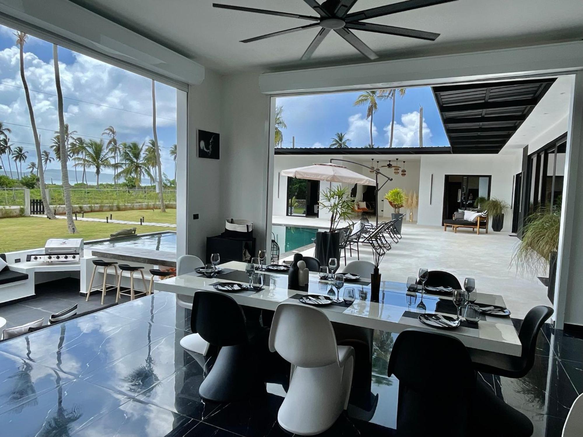 Villa Casa Black And White Frente Al Mar