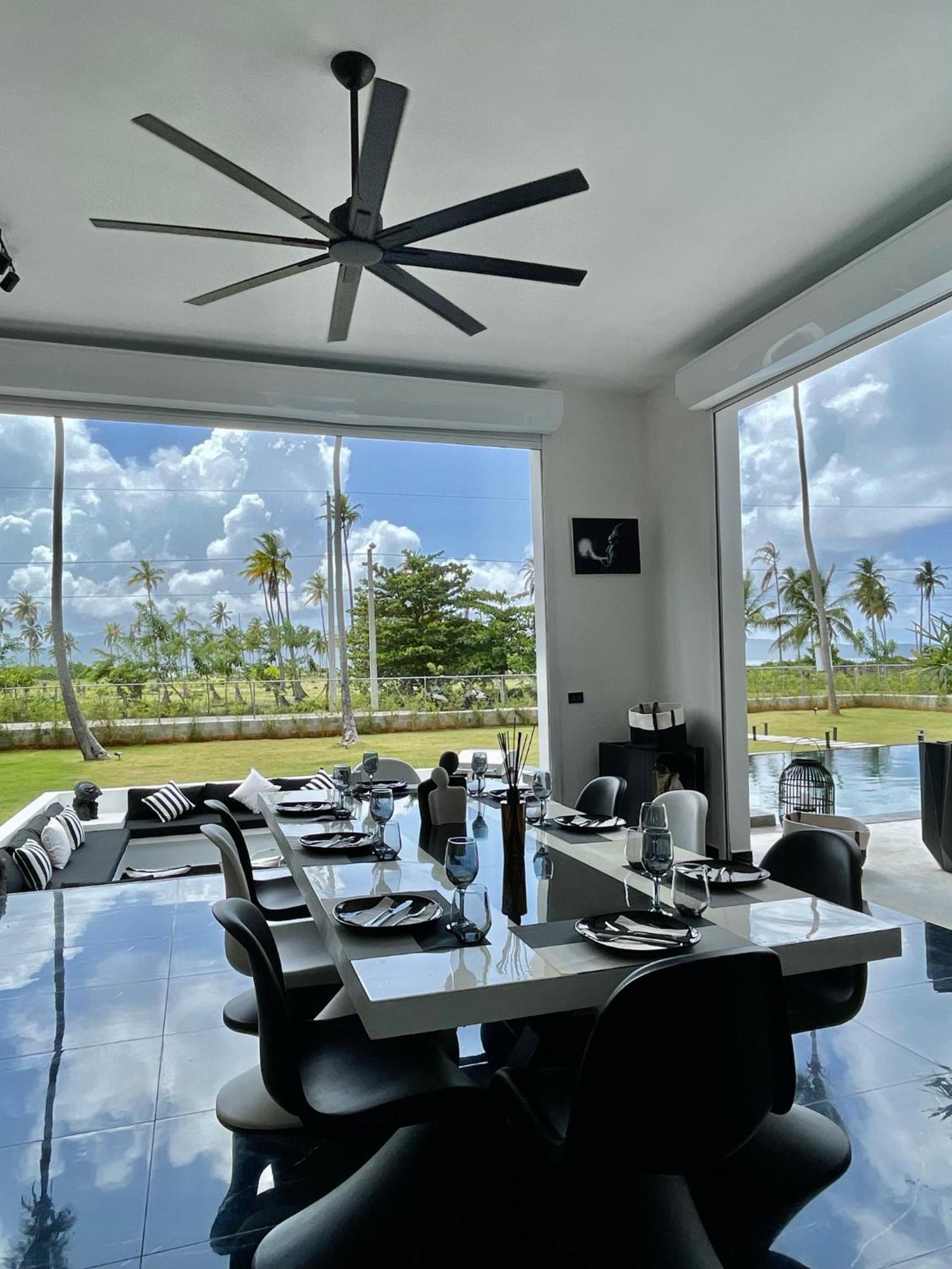Casa Black And White Frente Al Mar * Las Galeras
