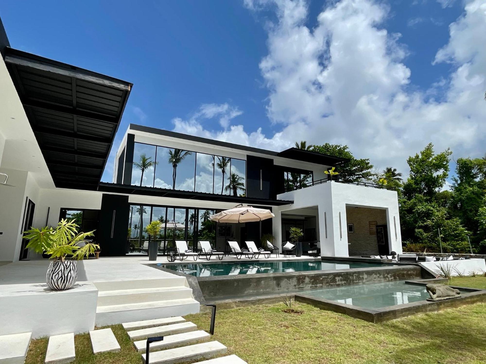Villa Casa Black And White Frente Al Mar *