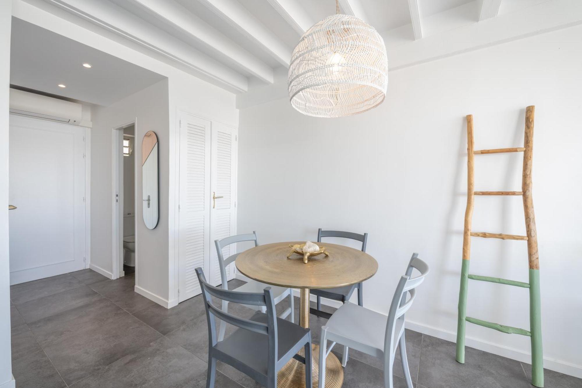 Lagoon Apartment