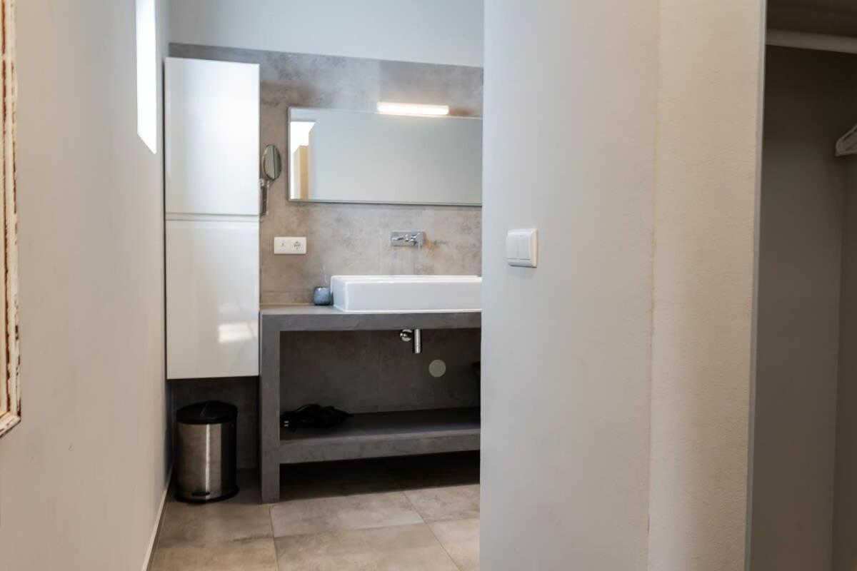 Stylish 4 Bedroom Modern Design, Walking Distance From The Villa Jan Thiel