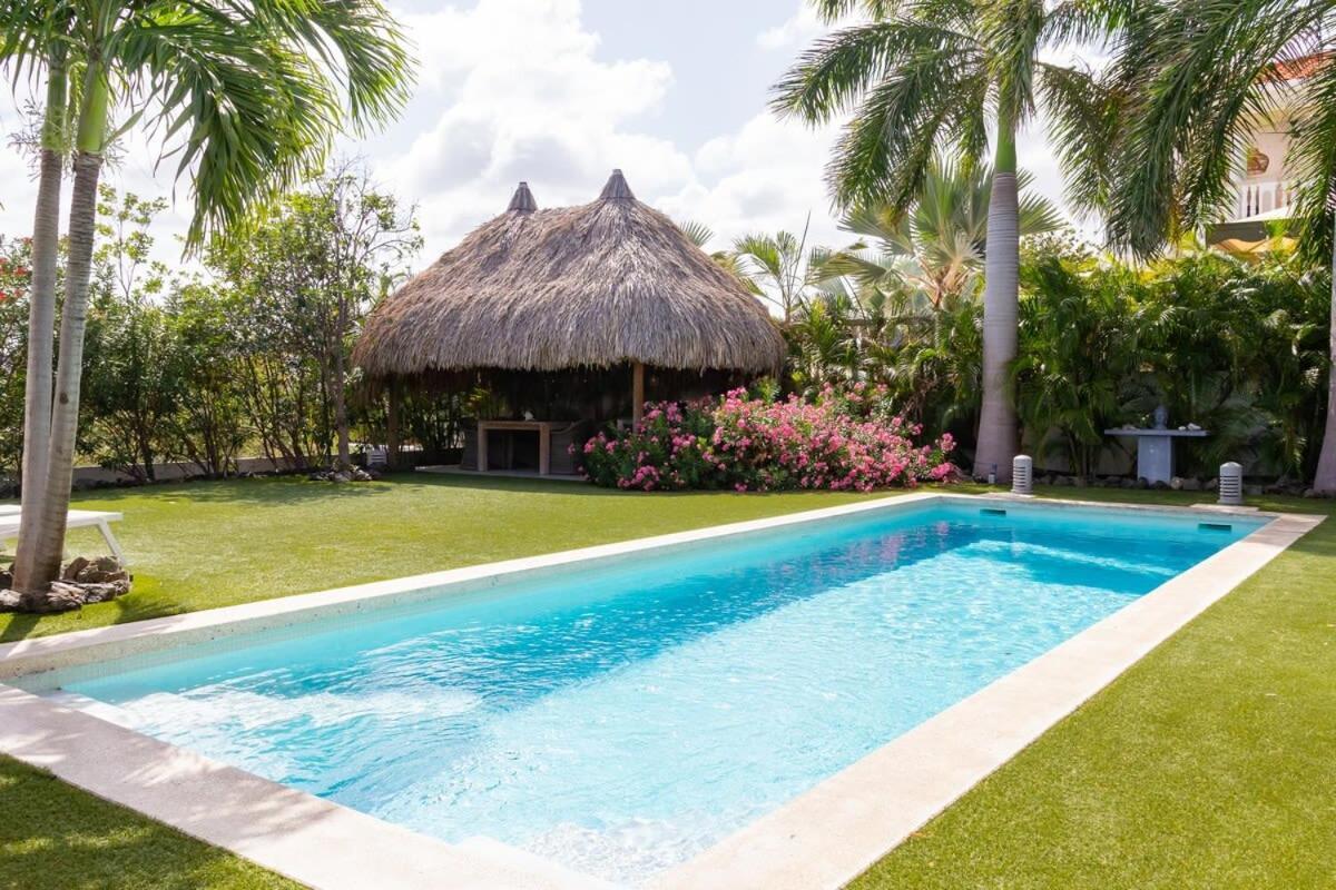 Stylish 4 Bedroom Modern Design, Walking Distance From The
