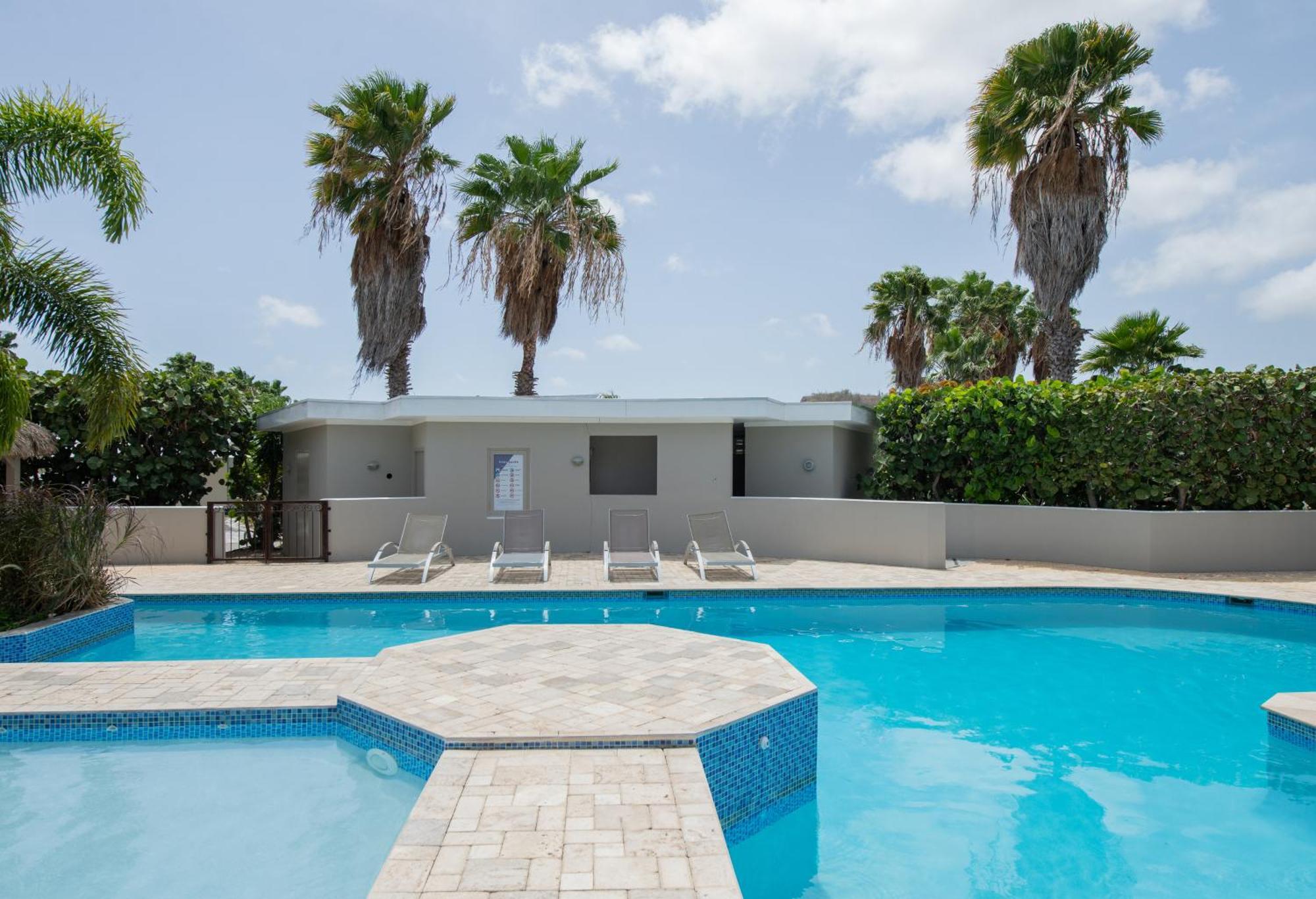 At Secured Gated Near Mambo Beach! Villa *