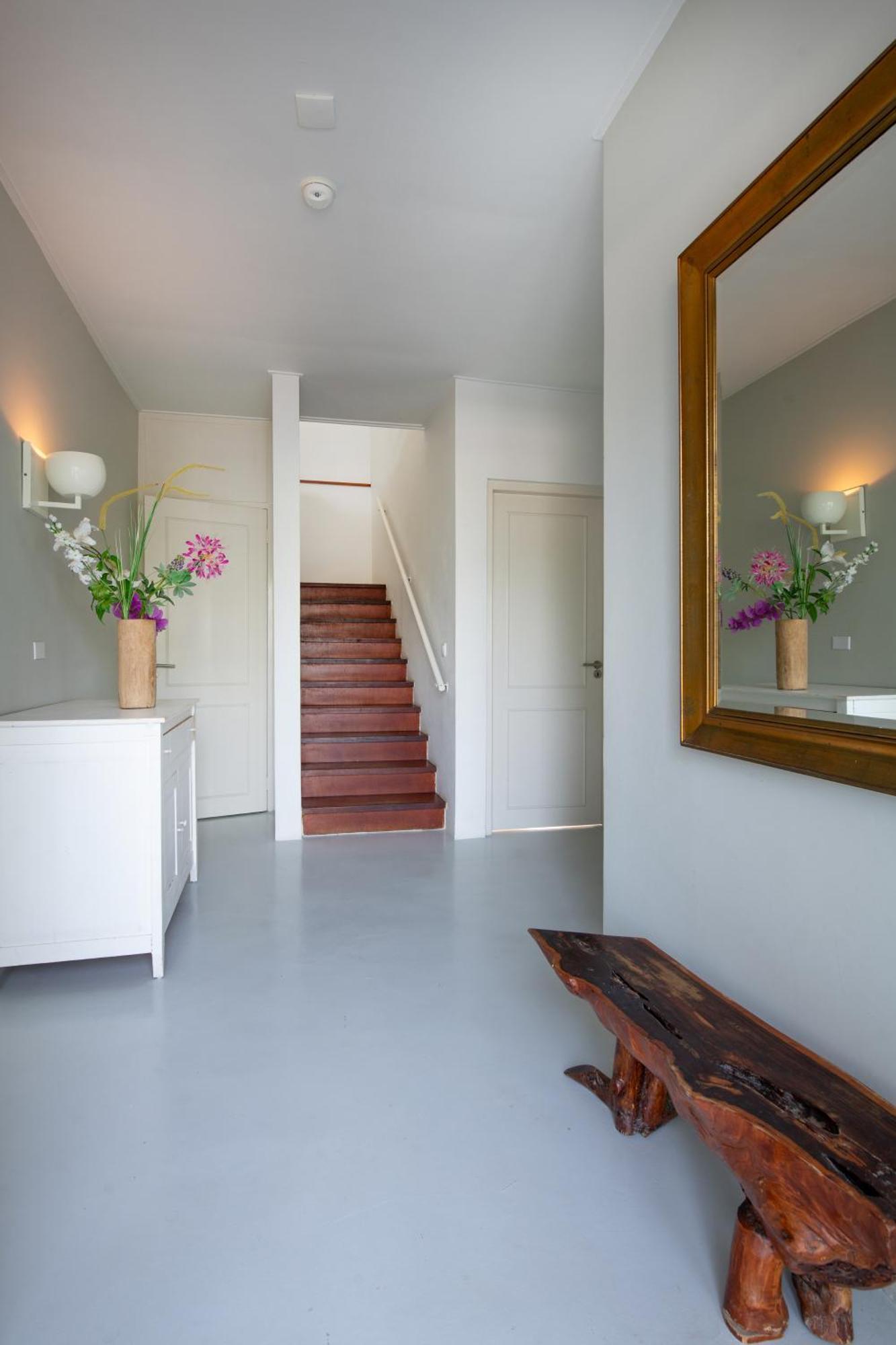 Villa At Secured Gated Near Mambo Beach!