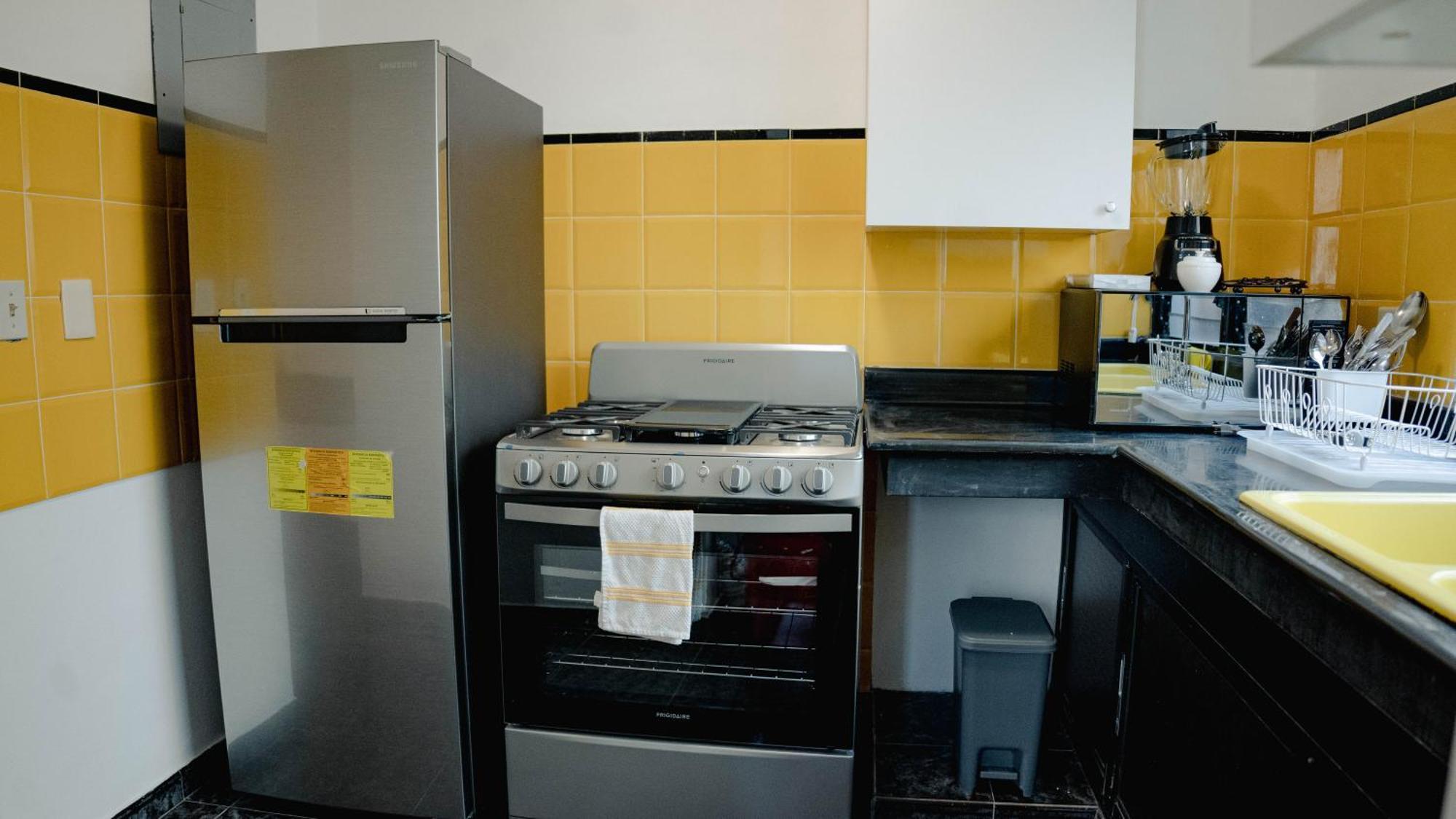 H1 & H2 - Breakfast & Service - Airport Close Apartamento