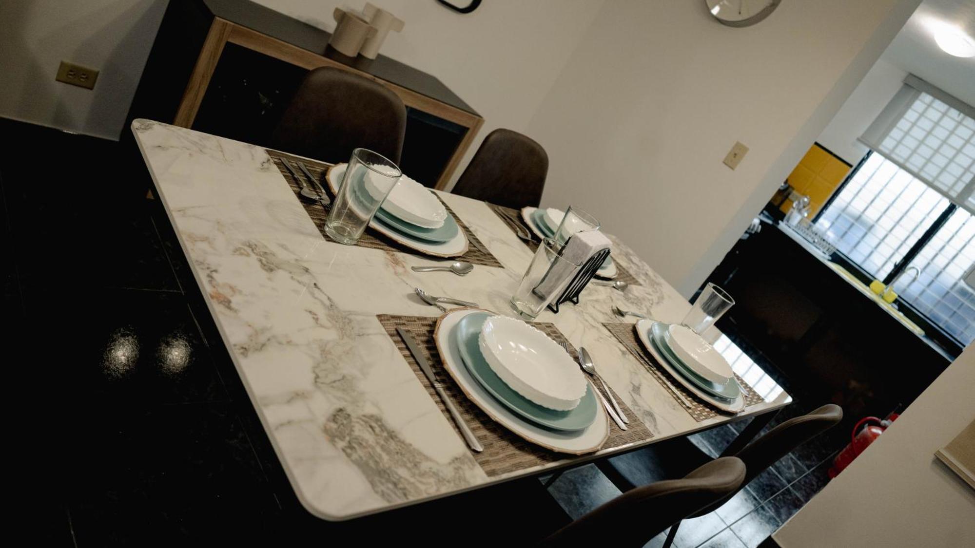 Apartamento H1 & H2 - Breakfast & Service - Airport Close *