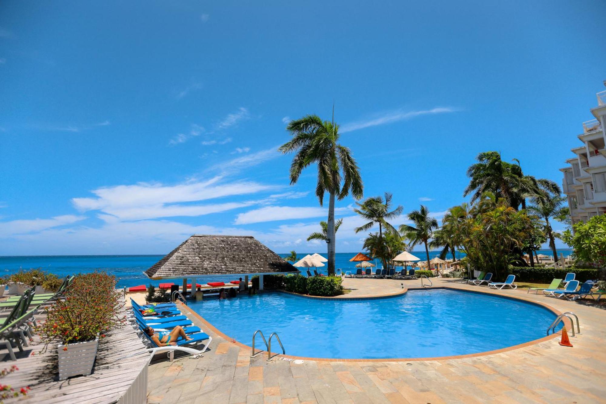 Grand Decameron Montego Beach, A Trademark All-inclusive 3*