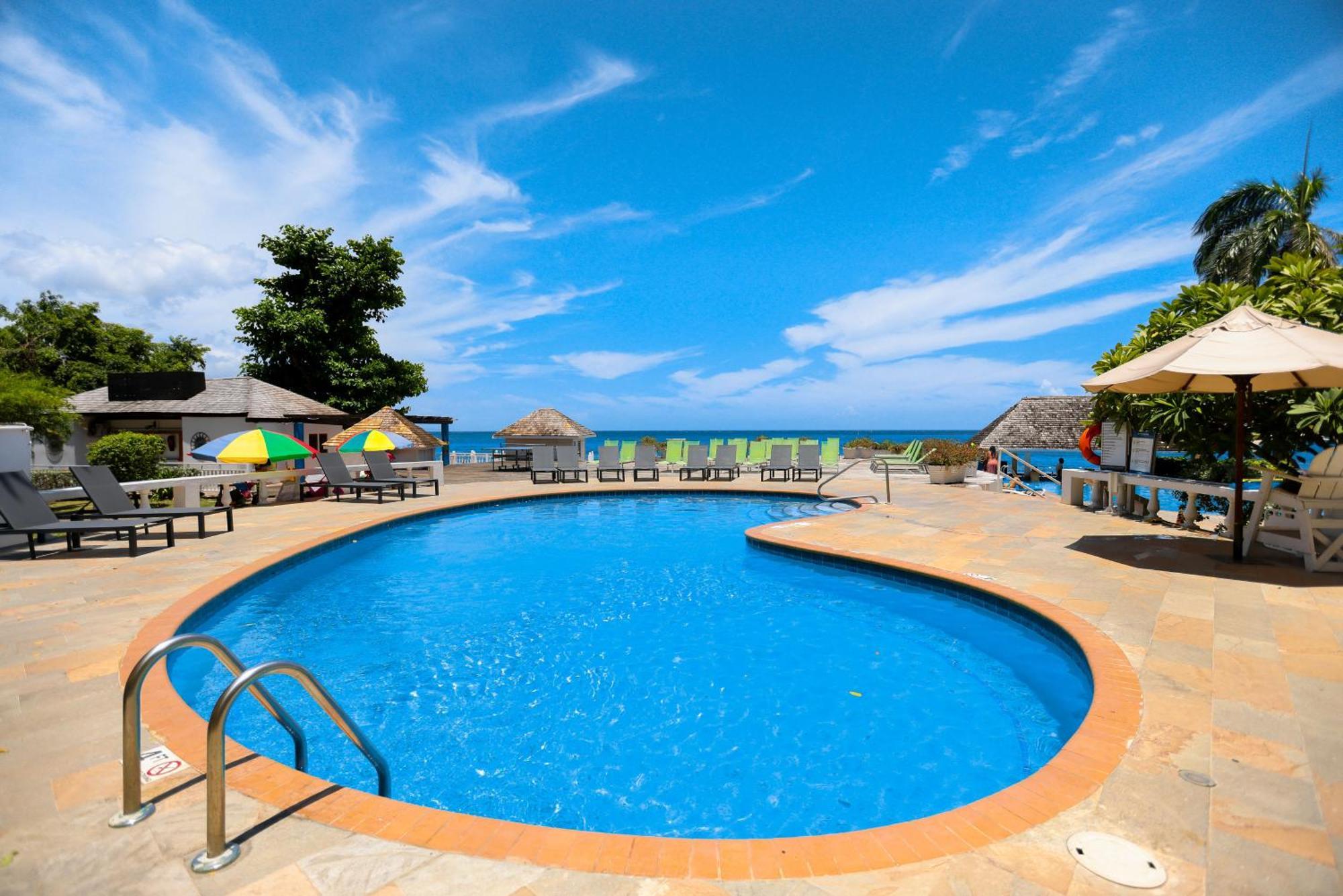 Grand Decameron Montego Beach, A Trademark All-inclusive Resort Montego Bay