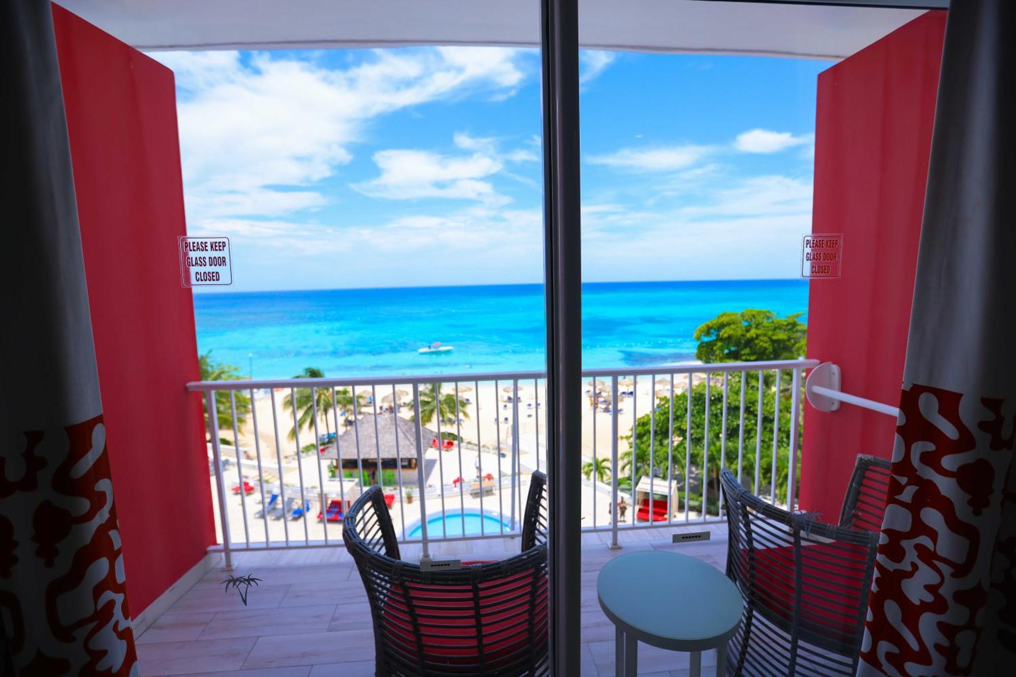 Grand Decameron Montego Beach, A Trademark All-inclusive 3*
