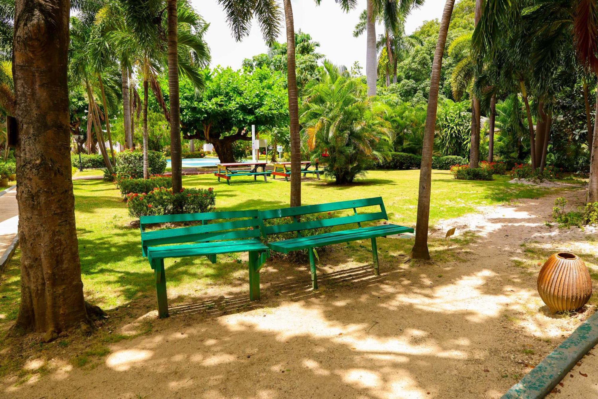 Grand Decameron Montego Beach, A Trademark All-inclusive Resort