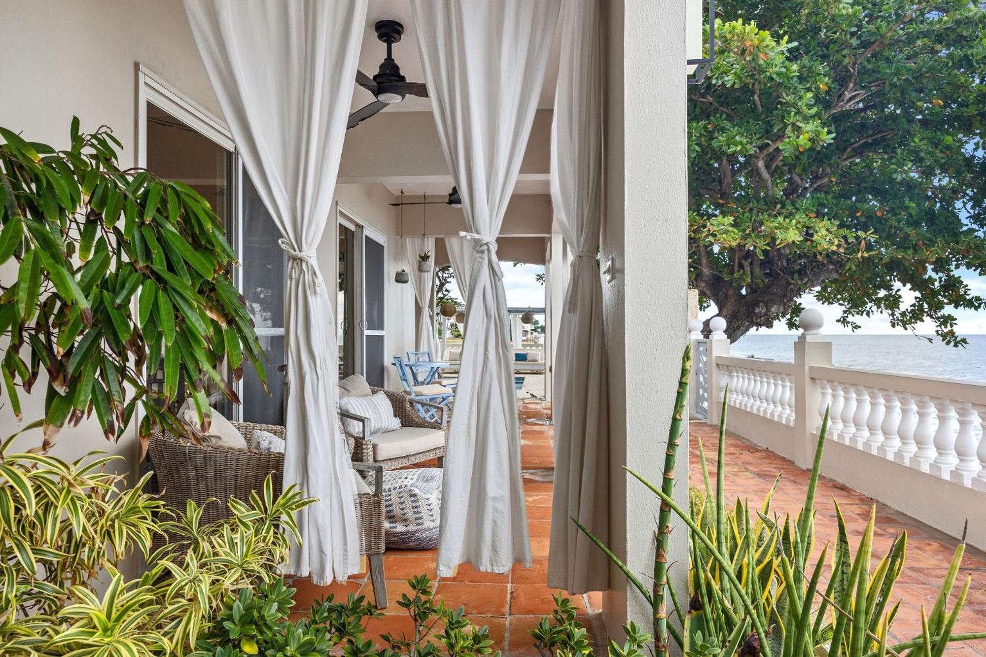 Tres Sirenas Bed & Breakfast *