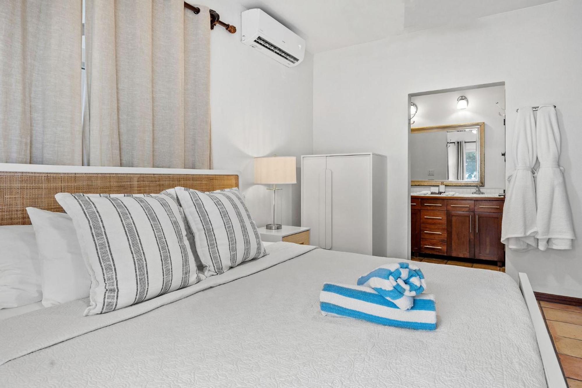 Bed & Breakfast Tres Sirenas Rincon