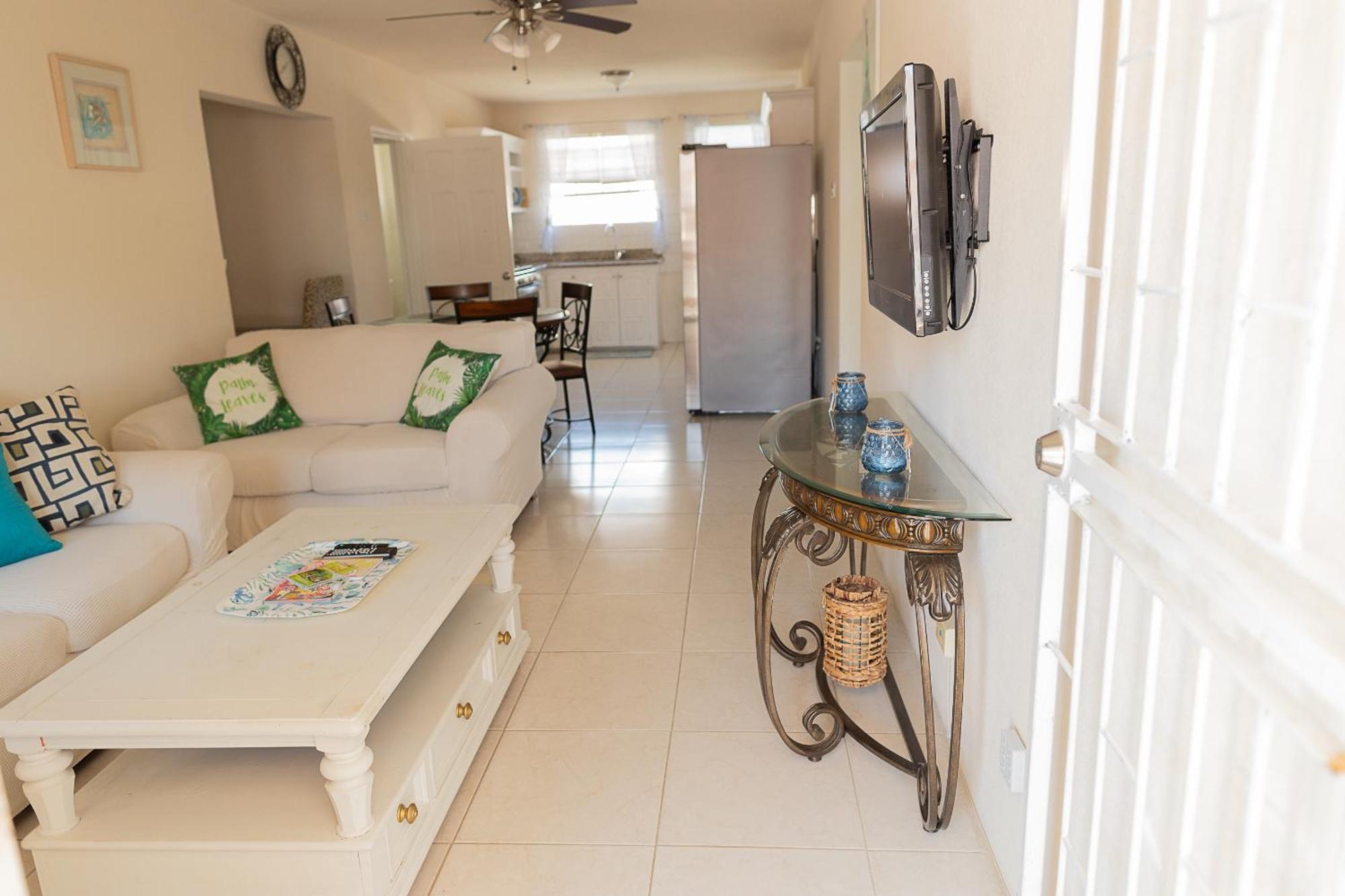 Seashades 2br 1 Full And 1 Half Bathrooms With Pool Close To Sleeps 4 Christ Church