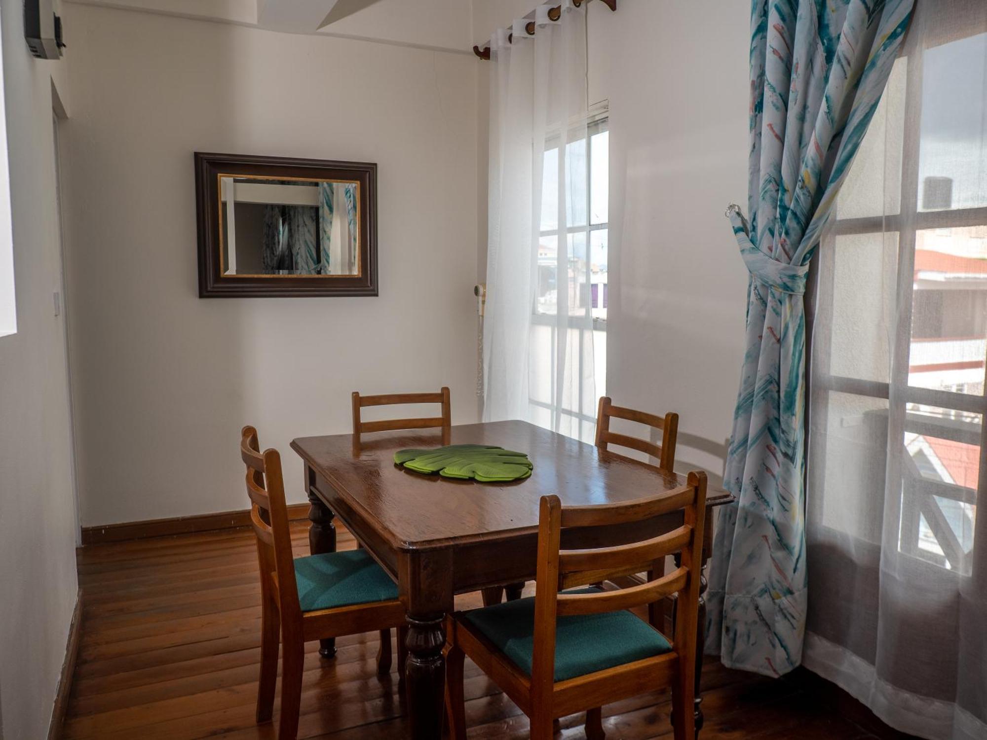 Sutton Place Hotel 3*