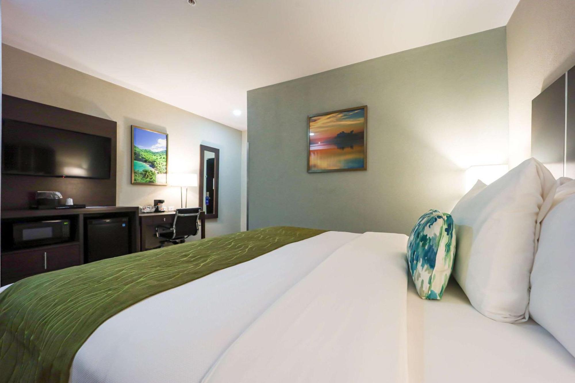 Hotel Comfort & Tobago Signal Hill