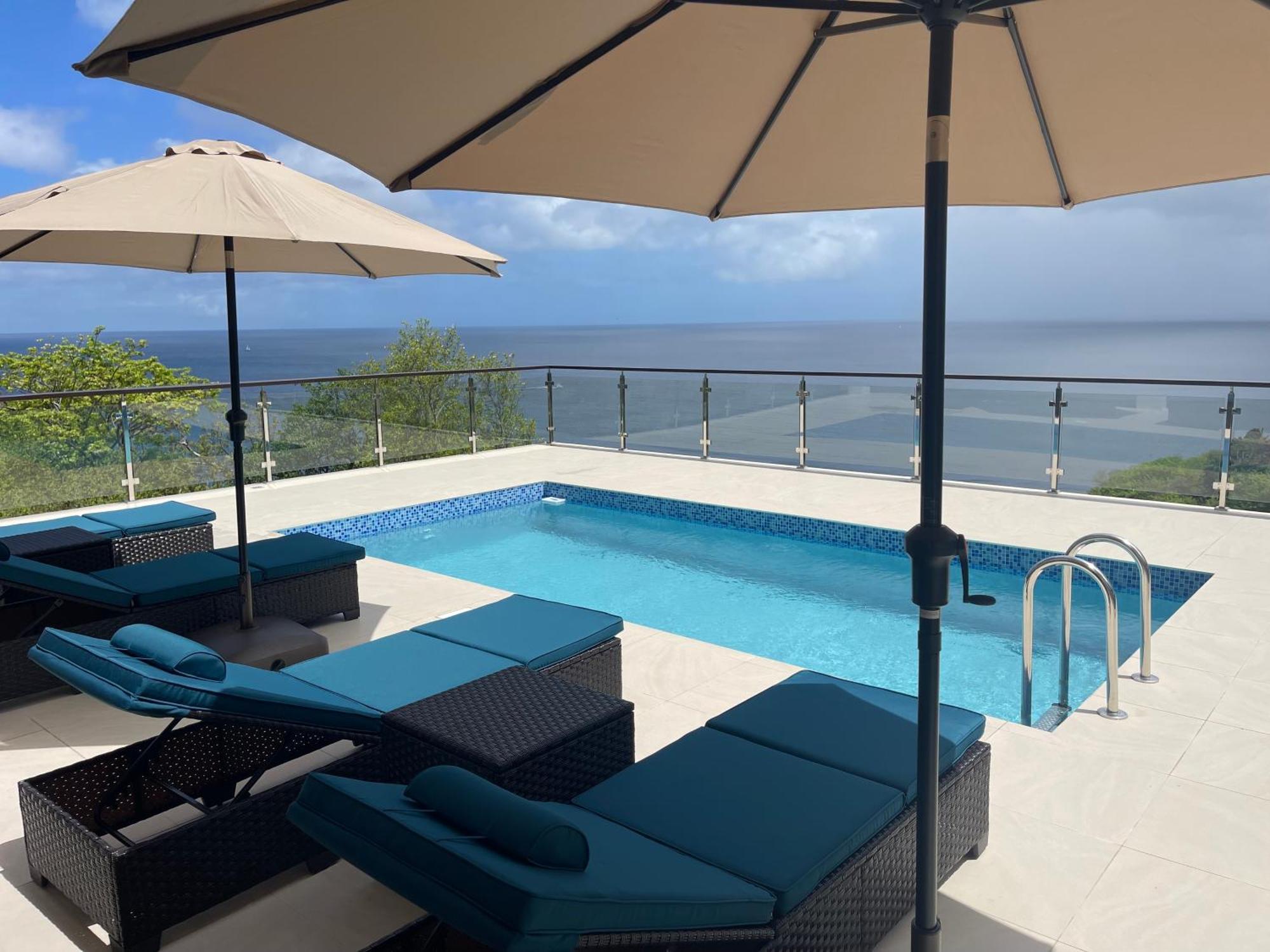 Vino Lucia * Marigot Bay