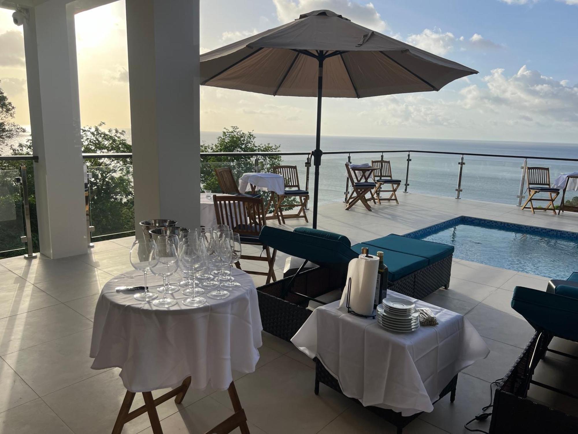 Vino Lucia * Marigot Bay