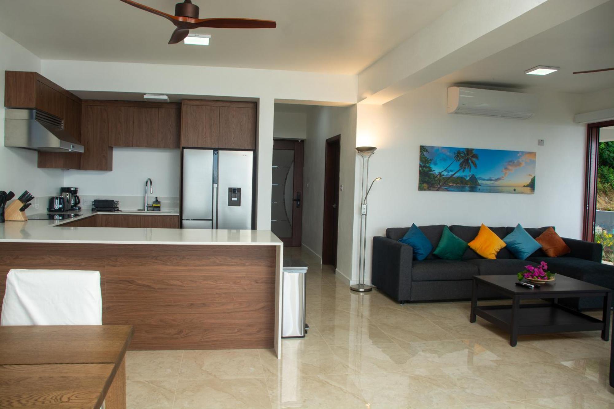 Vino Lucia * Marigot Bay
