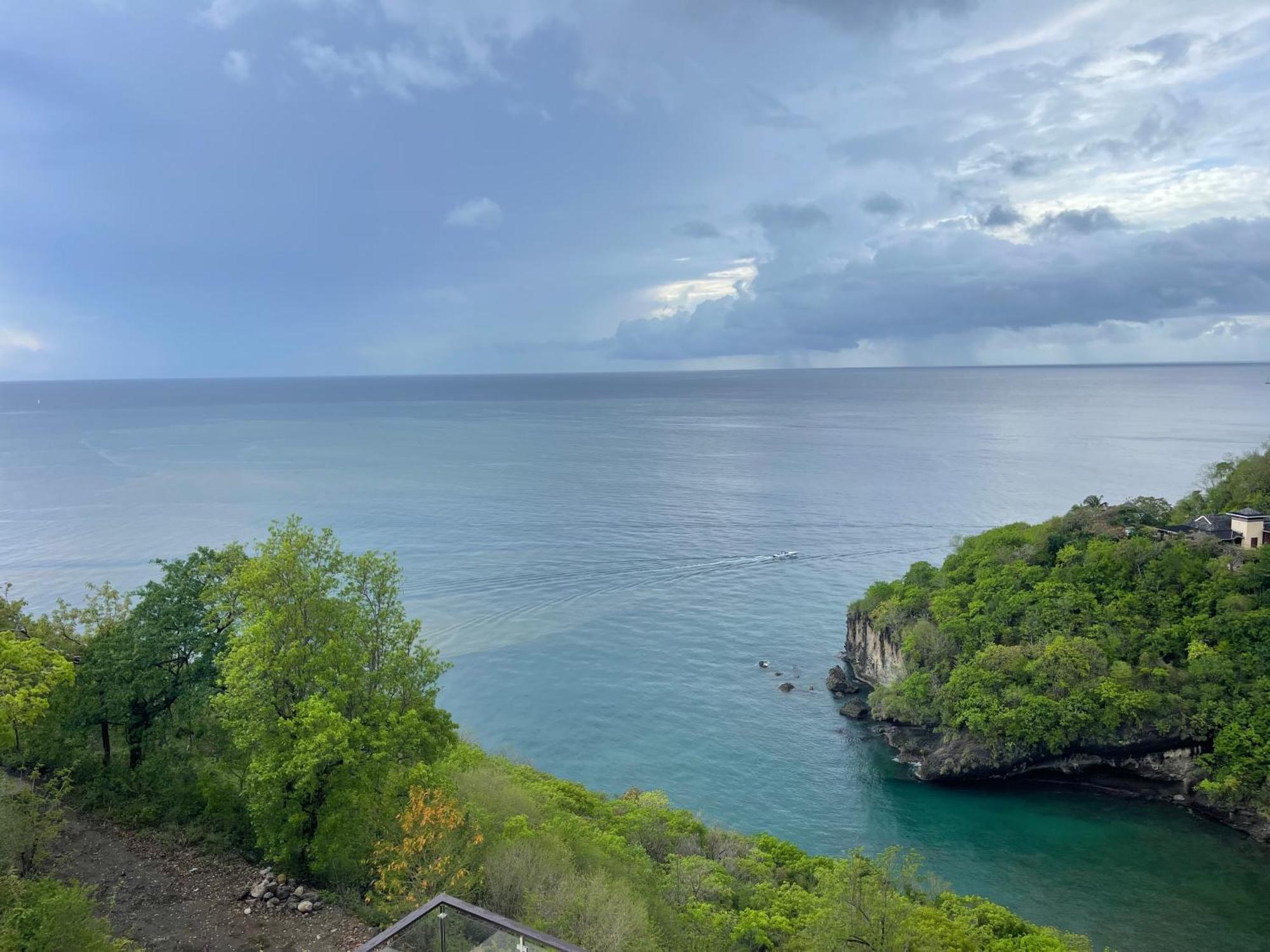 Vino Lucia Marigot Bay