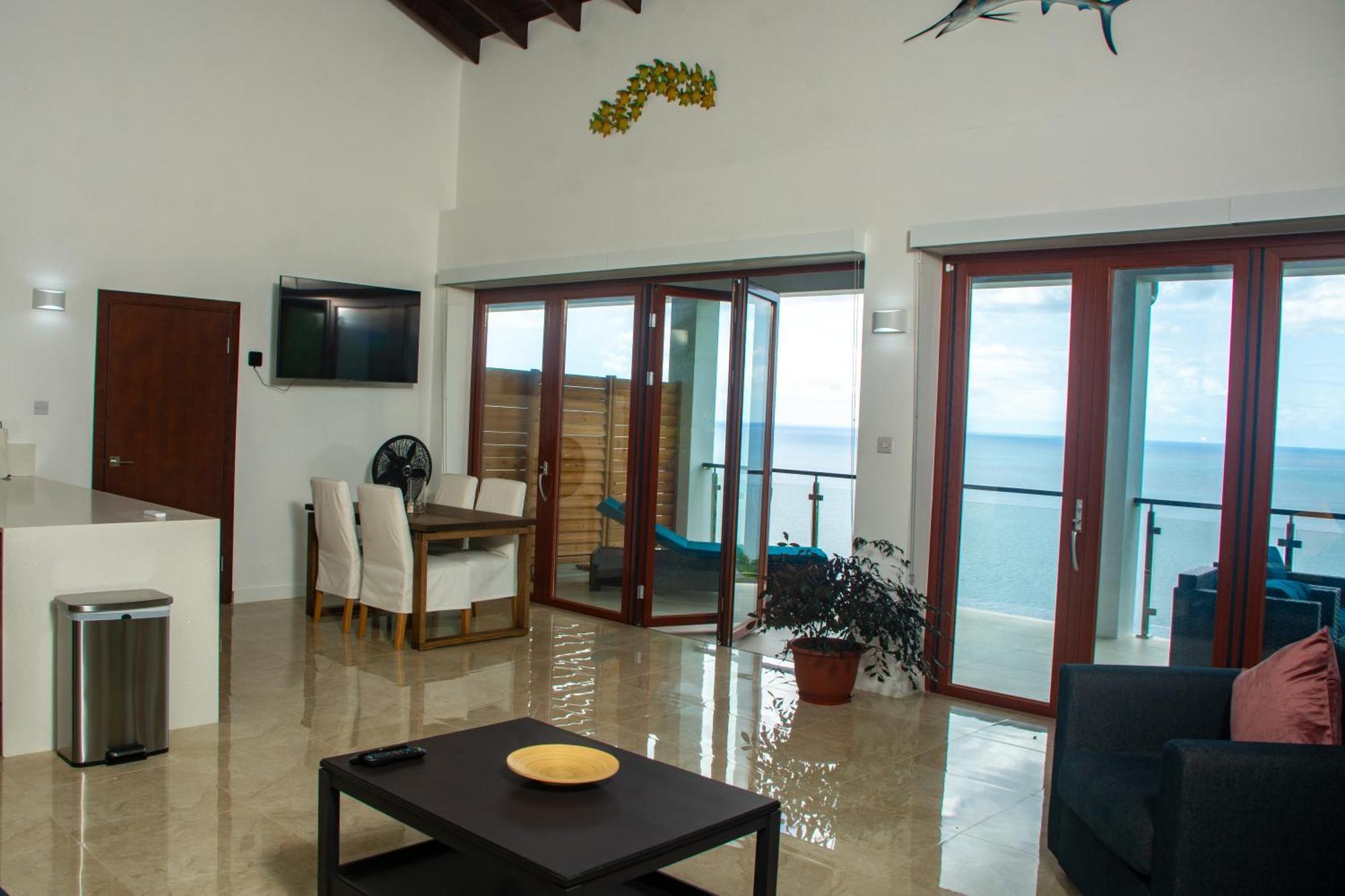 Vino Lucia * Marigot Bay