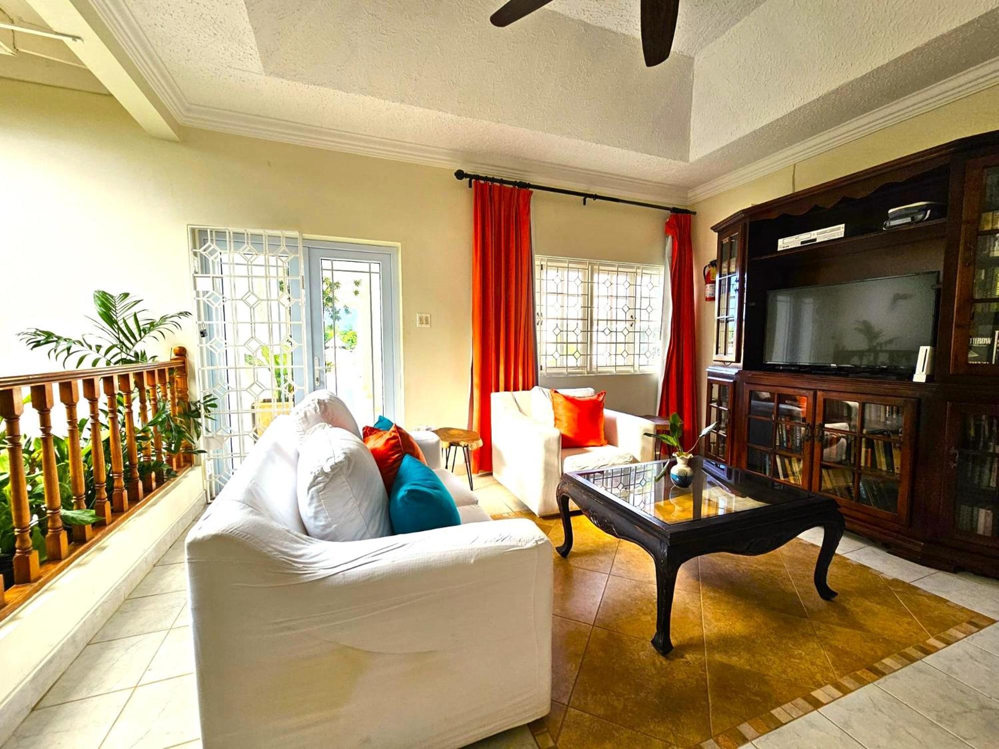 Oui Villa Discovery Bay