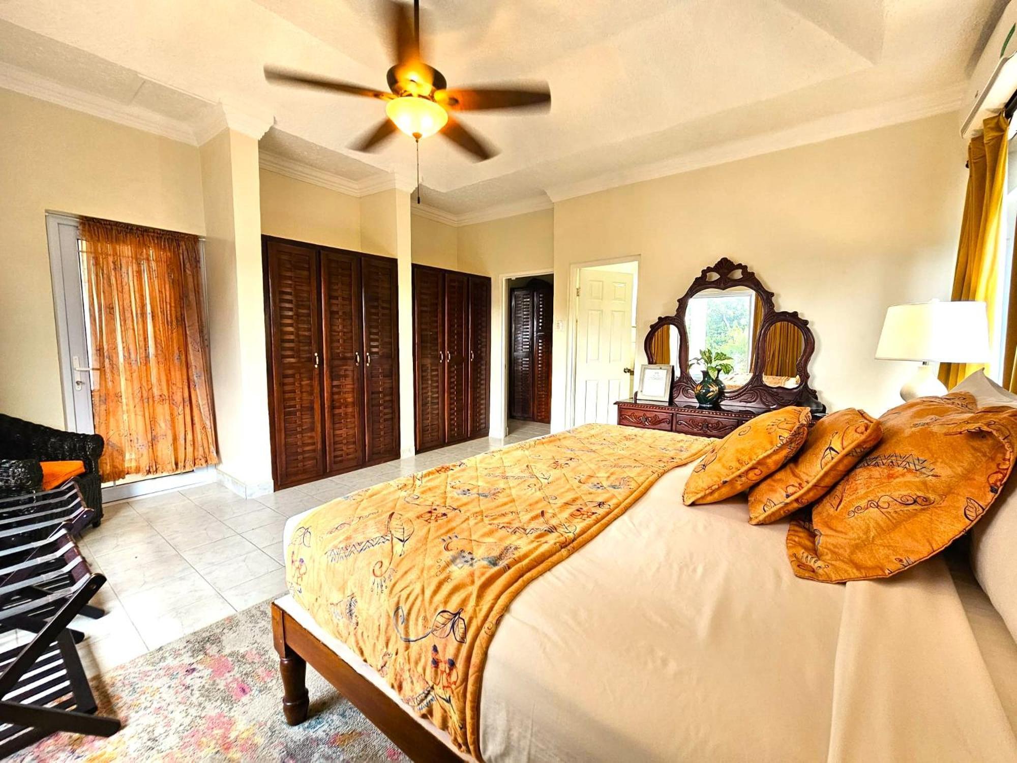 Villa Oui Discovery Bay