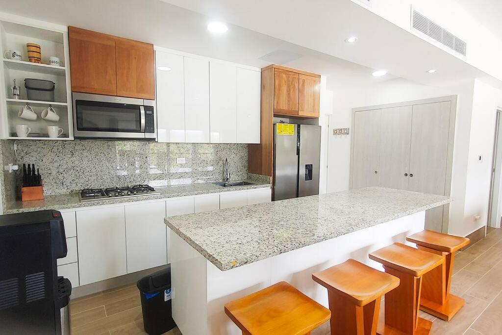Apartment Spacious Overlooking One *