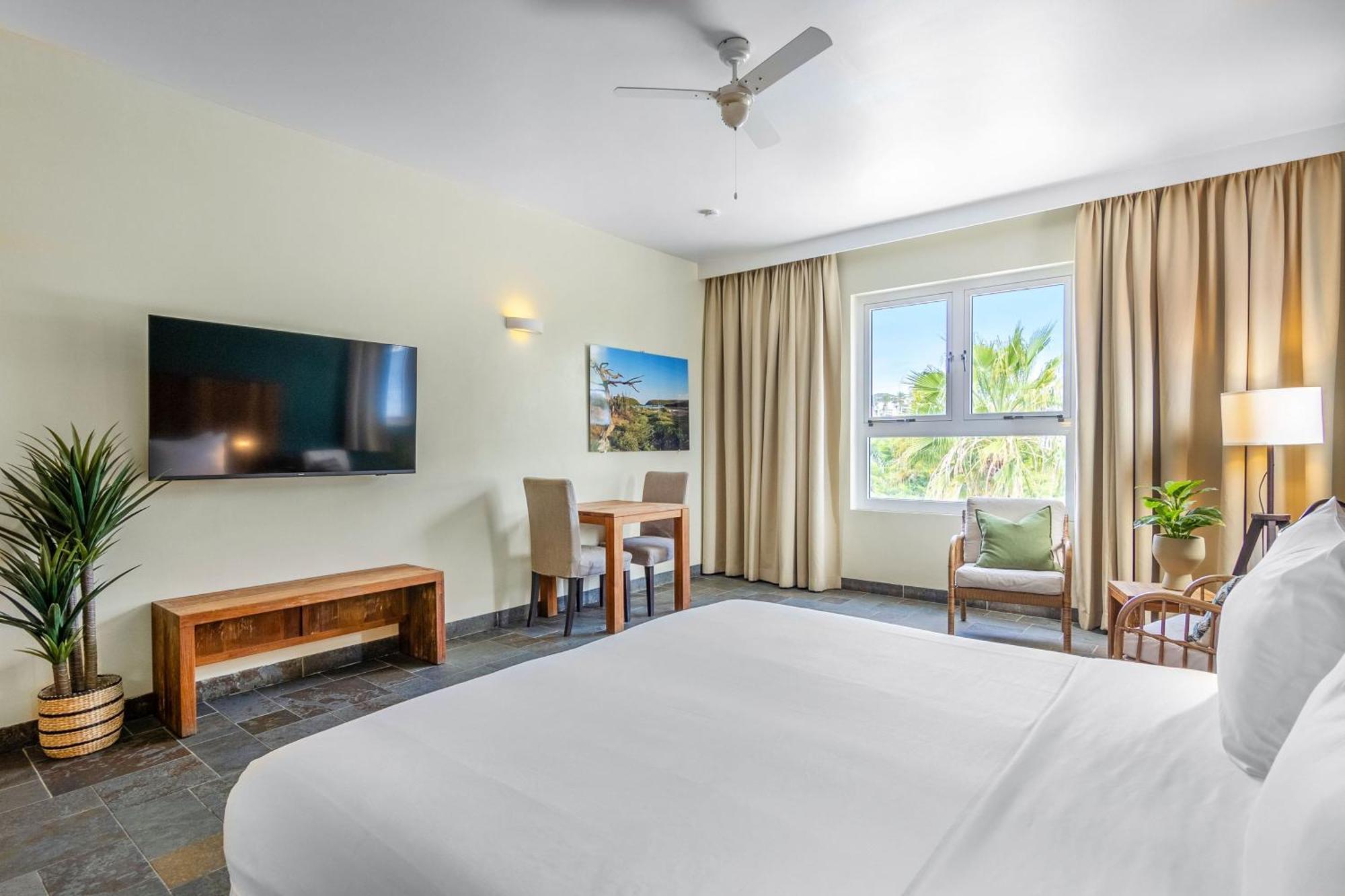Bayside Boutique - Blue Bay Golf &