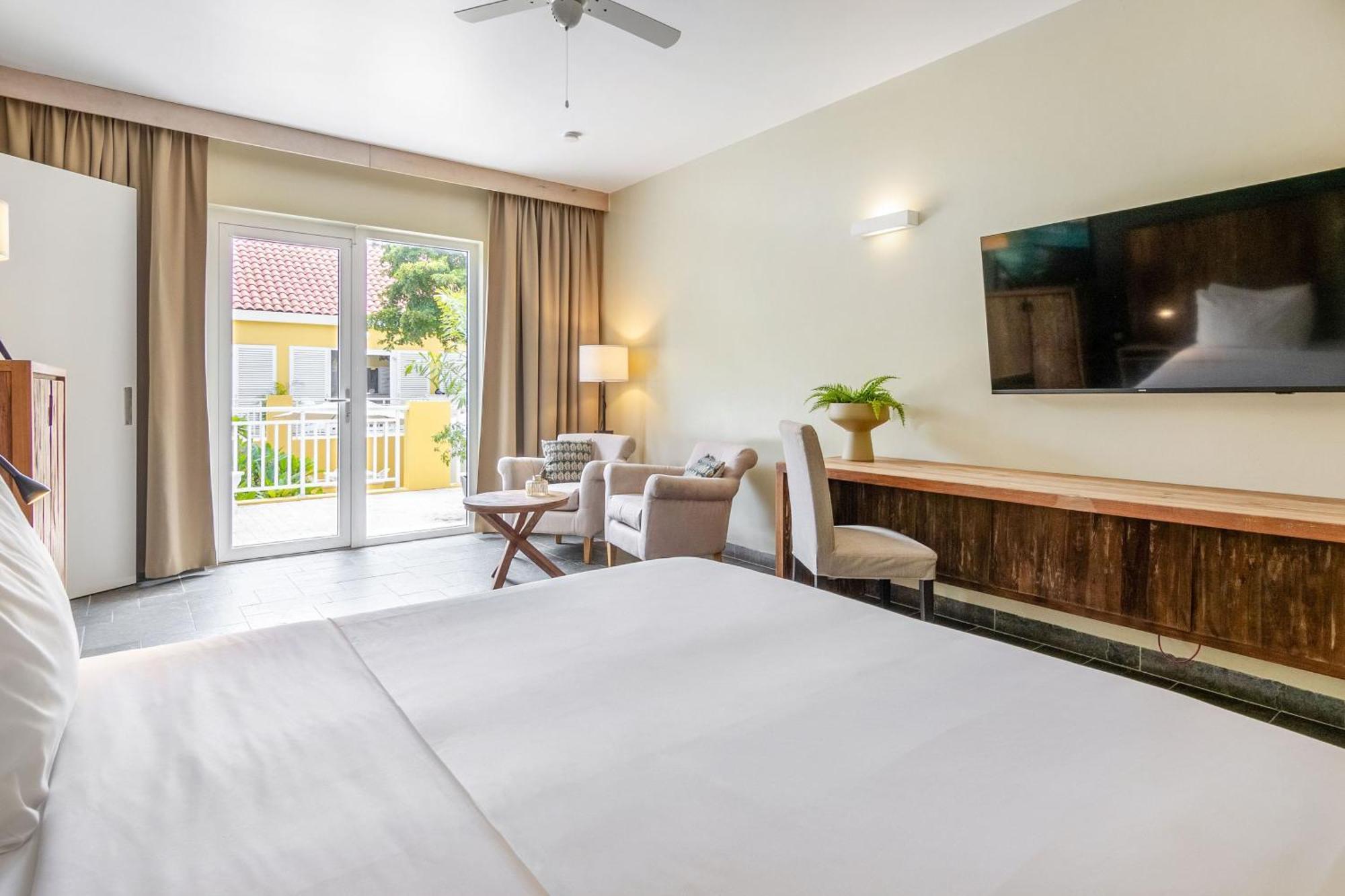 Bayside Boutique - Blue Bay Golf & Hotel