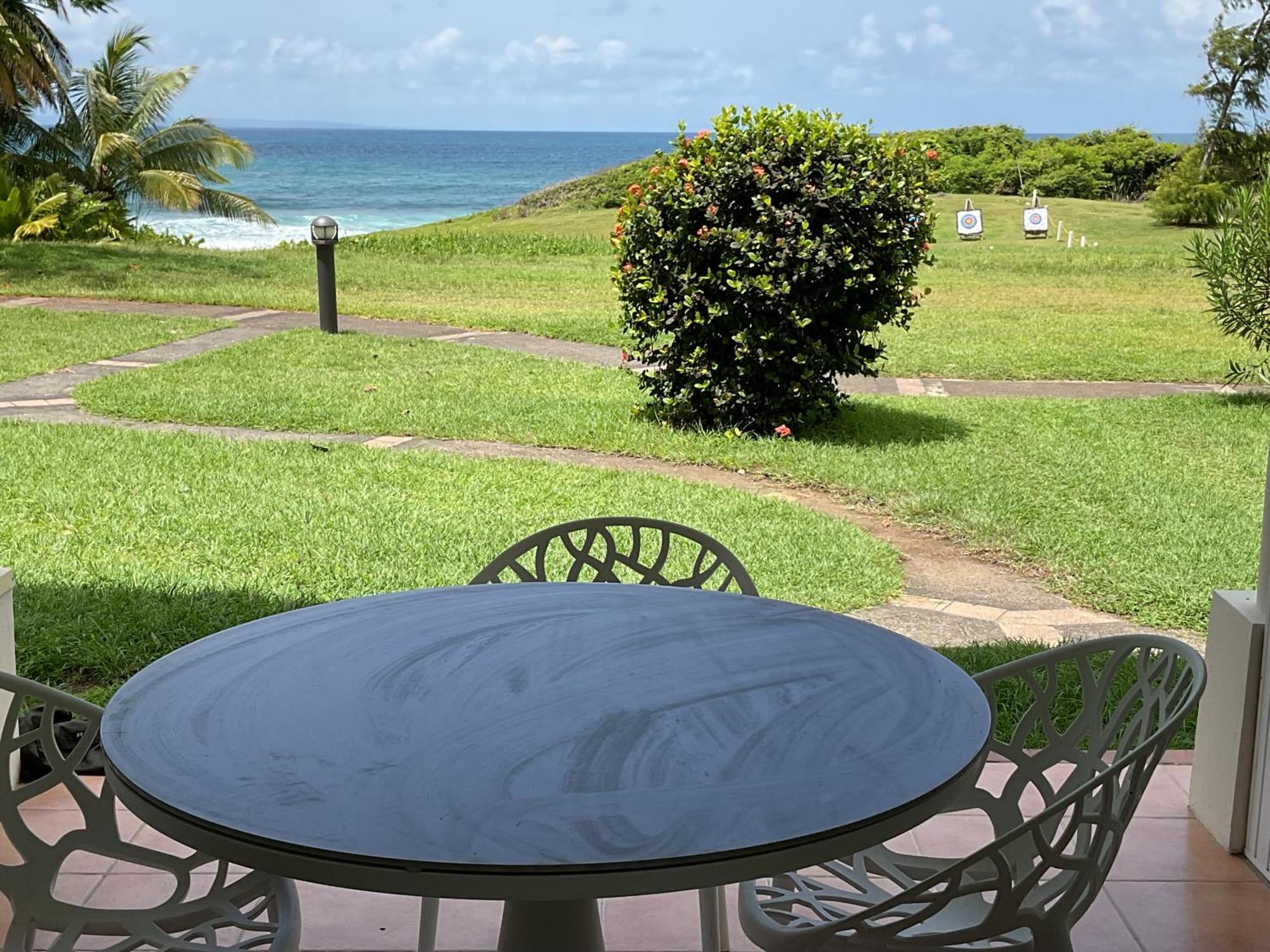Martial Tropiques: Beachfront With Sea Views In Ste Anne Apartment