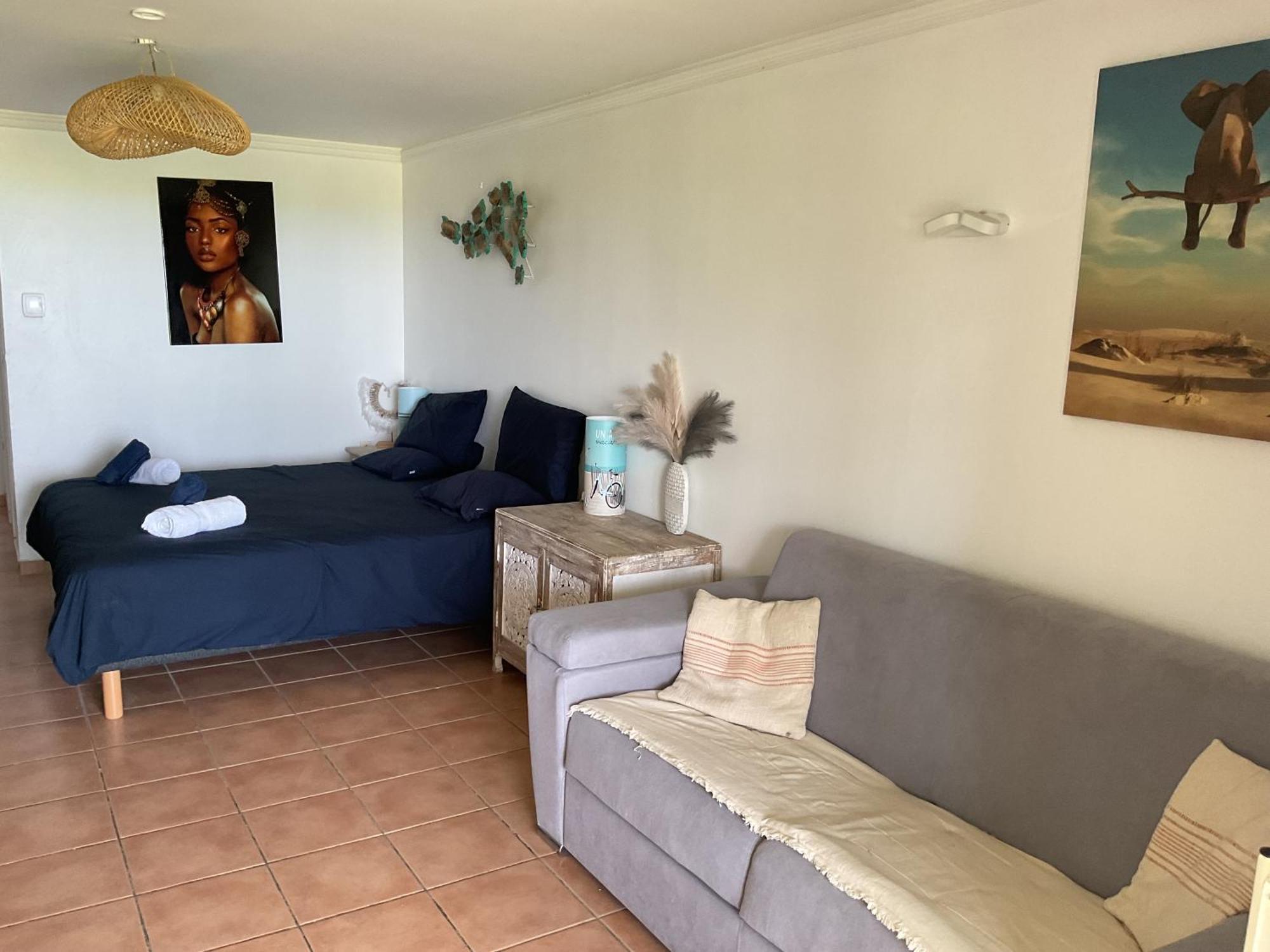 Martial Tropiques: Beachfront With Sea Views In Ste Anne *