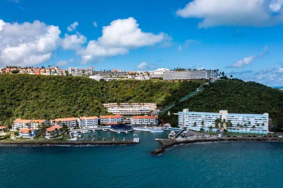 Beautiful Ocean Blue Oceanfront Apartamento Fajardo