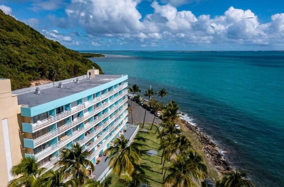 Beautiful Ocean Blue Oceanfront *