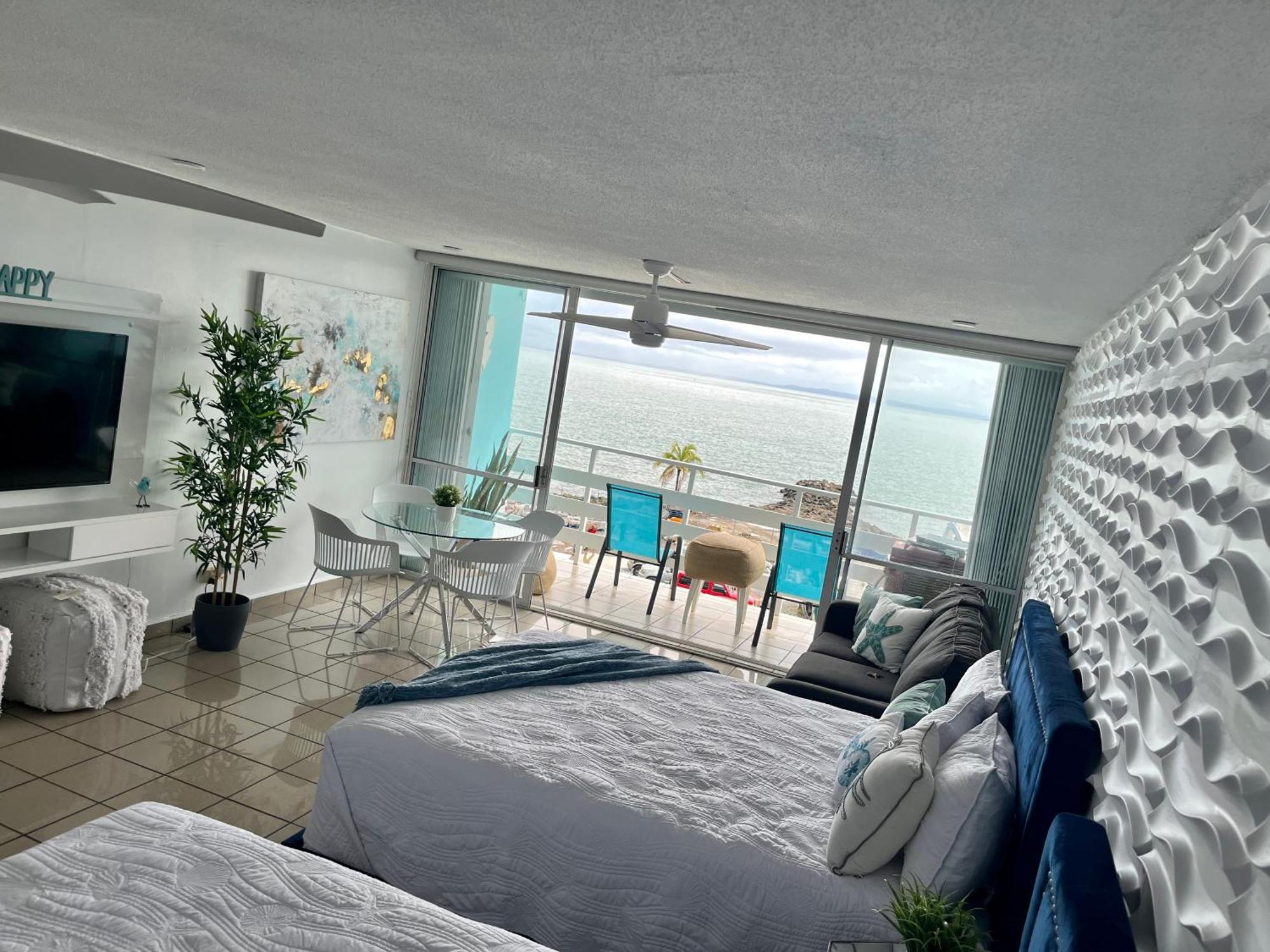 Beautiful Ocean Blue Oceanfront Apartamento *