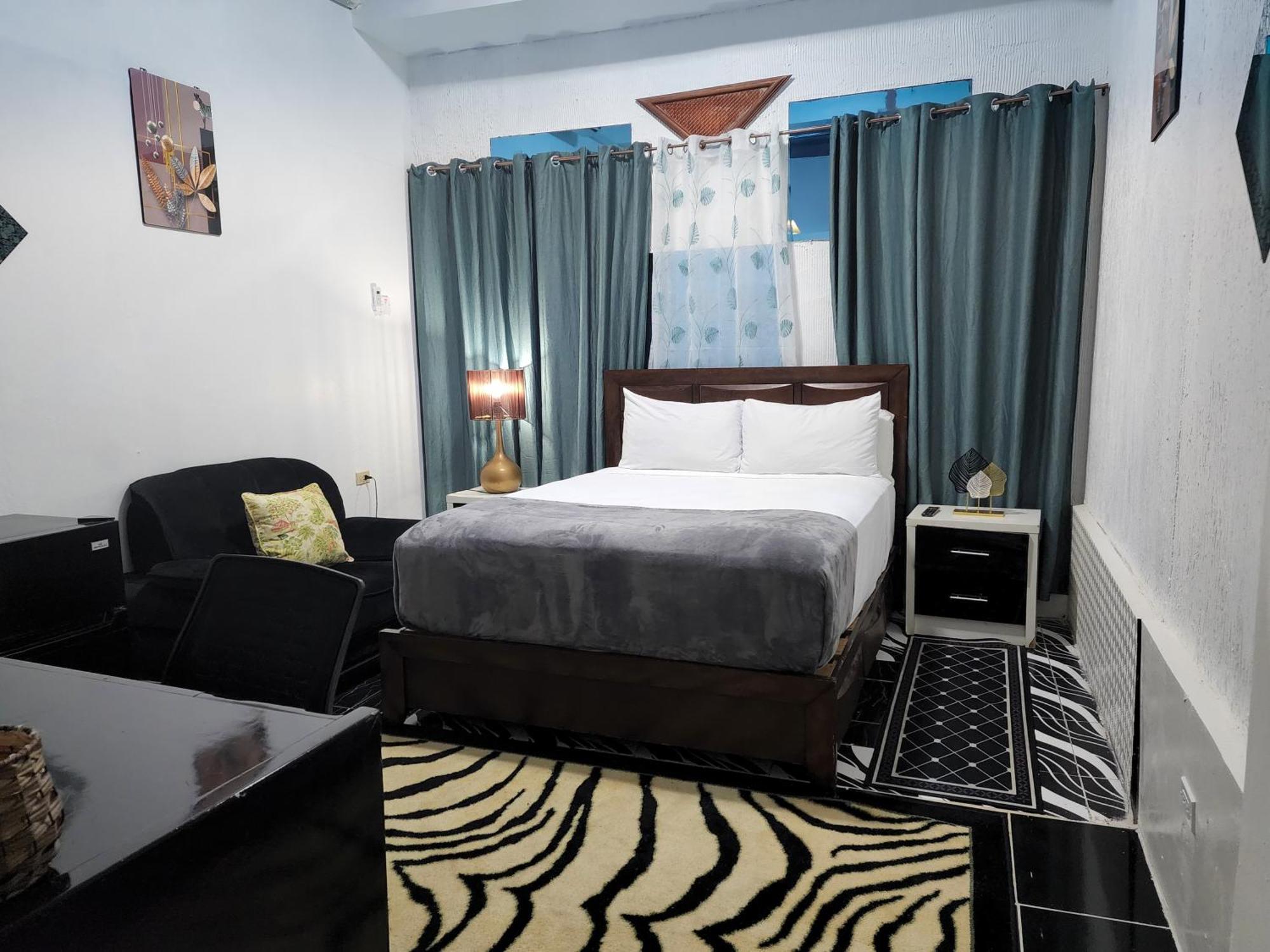 Sky Aparthotel *