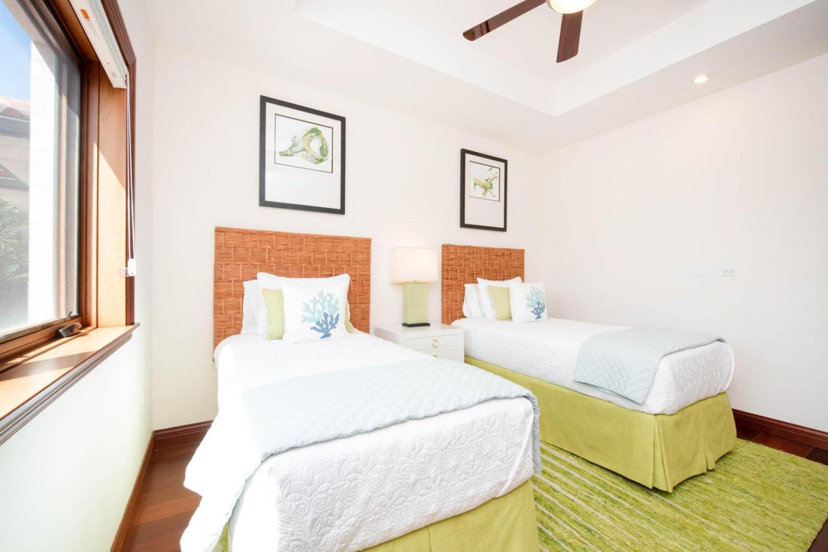 Casa Luna 15 - Gated Seaside Village With Shared Pool, Jacquzi, & Cove Apartment George Town