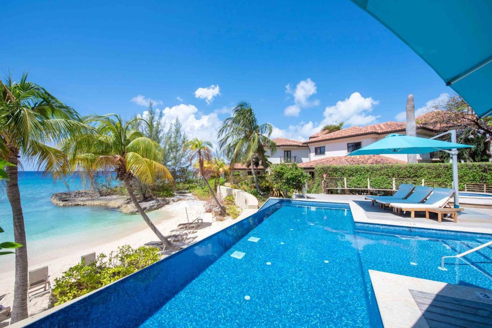 Apartment Casa Luna 15 - Gated Seaside Village With Shared Pool, Jacquzi, & Cove George Town