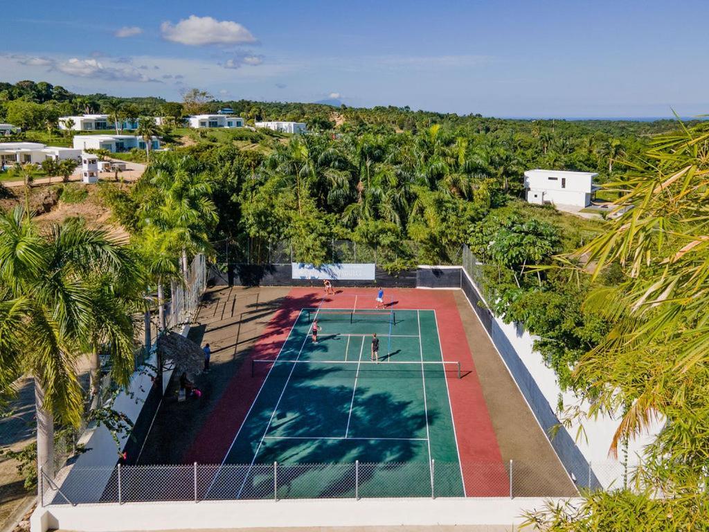Agua Dulce Villa