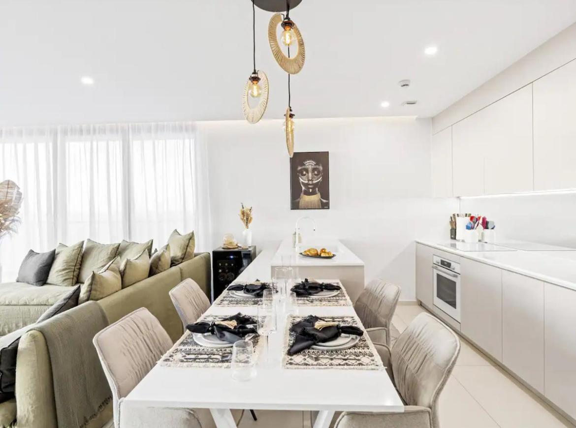 B1401 - Fourteen At Mullet Bay, Luxurious And Cosy 2bed With The Sea View