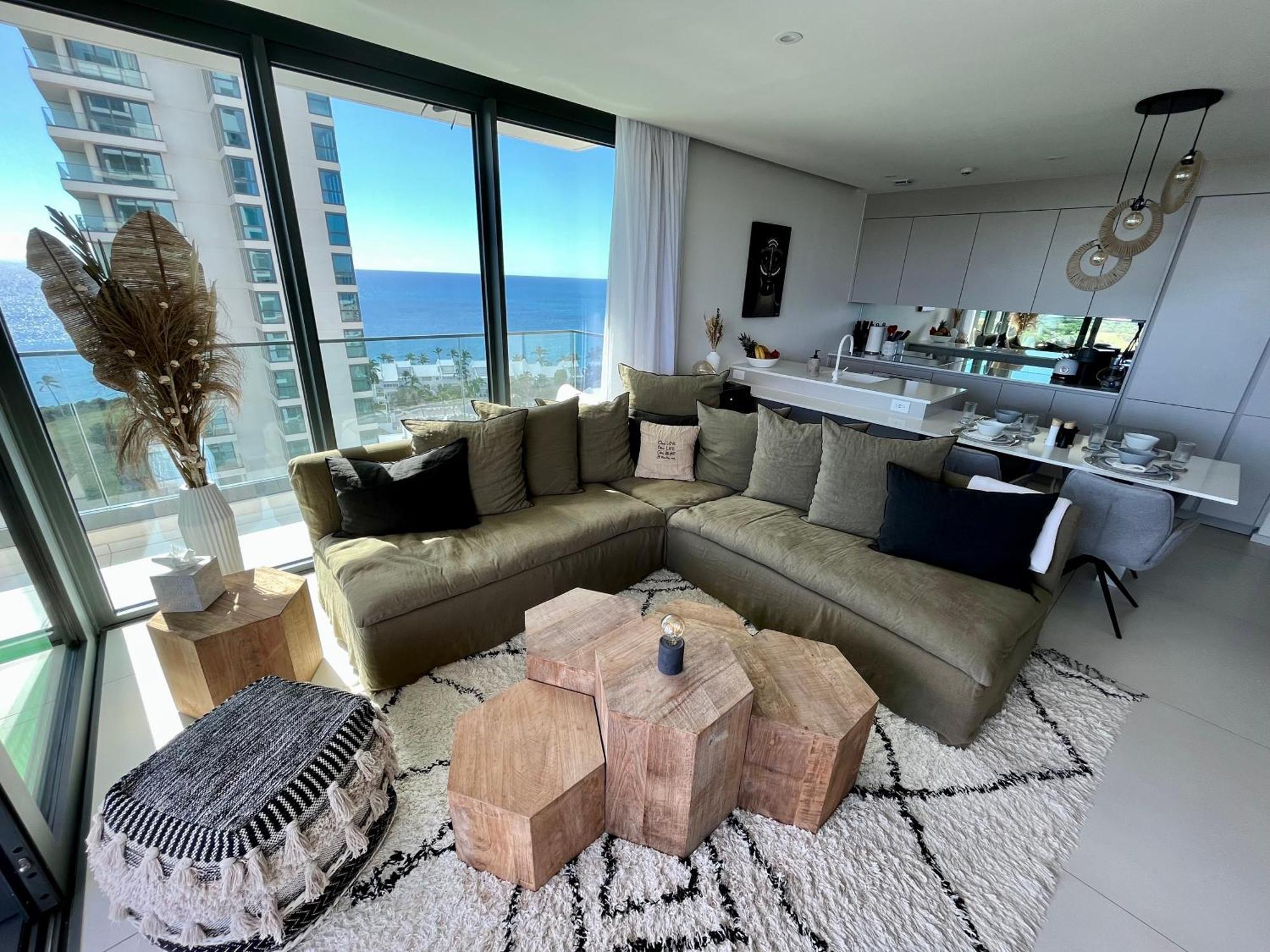 Apartment B1401 - Fourteen At Mullet Bay, Luxurious And Cosy 2bed With The Sea View