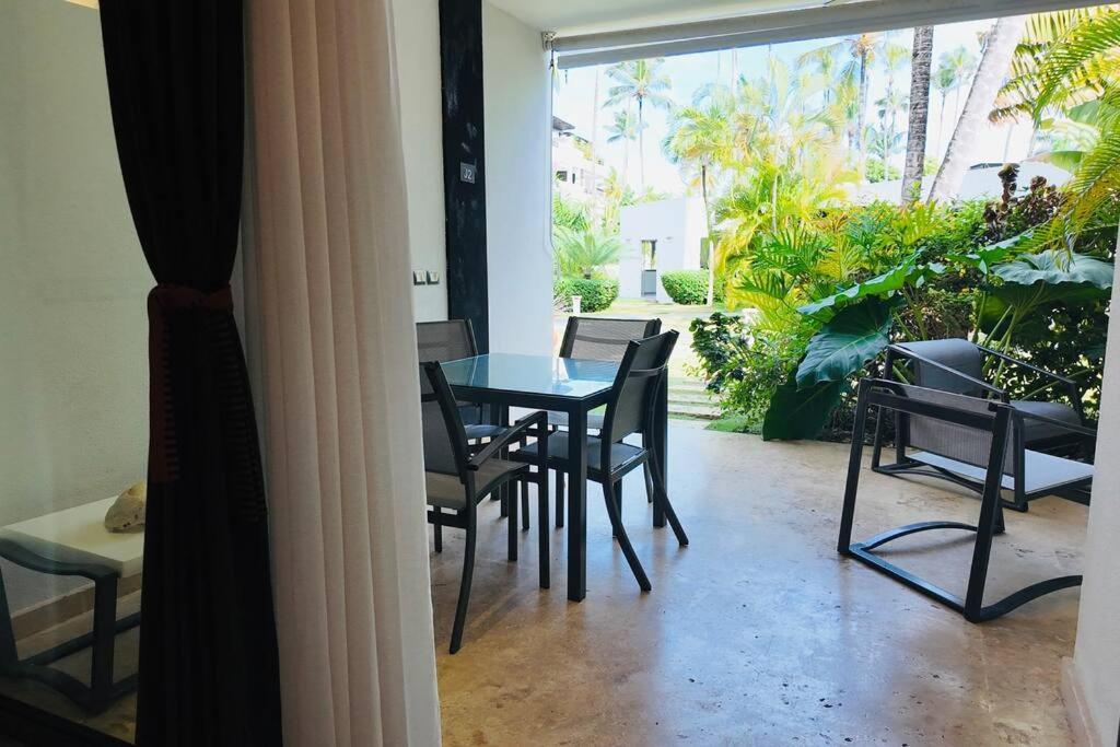 Aligio Beachfront & *