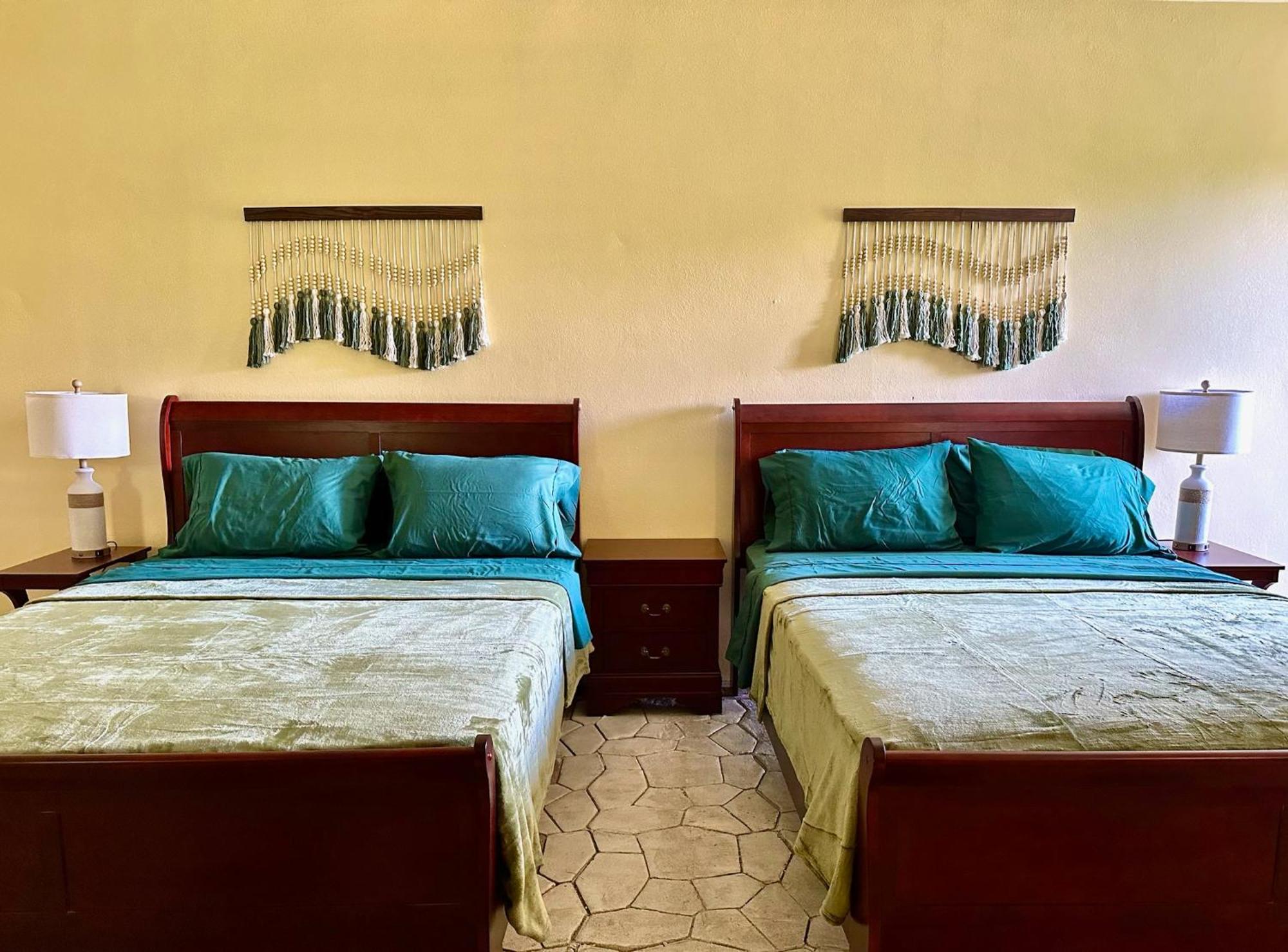 El Oasis 3*