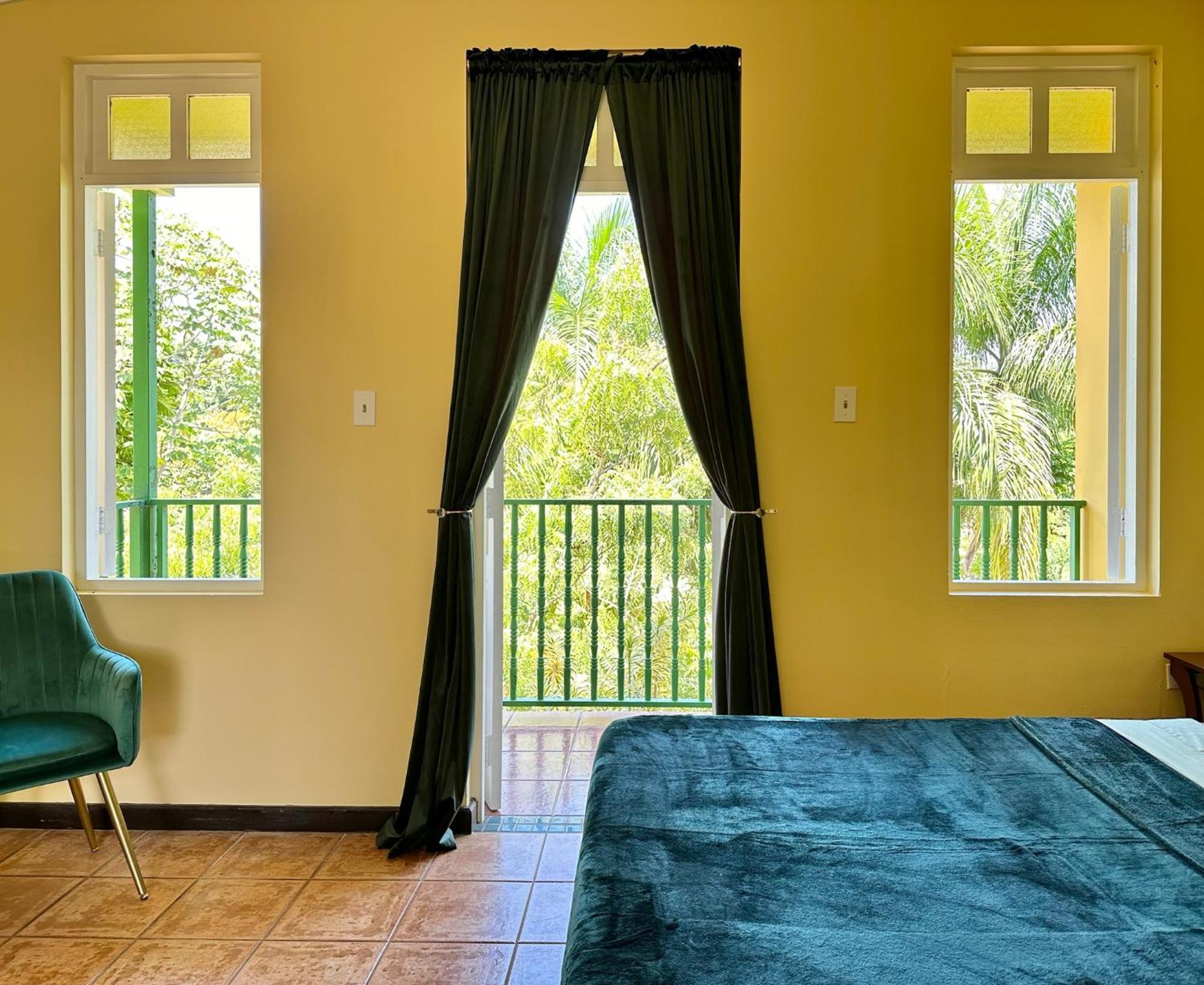 El Oasis Hotel 3*