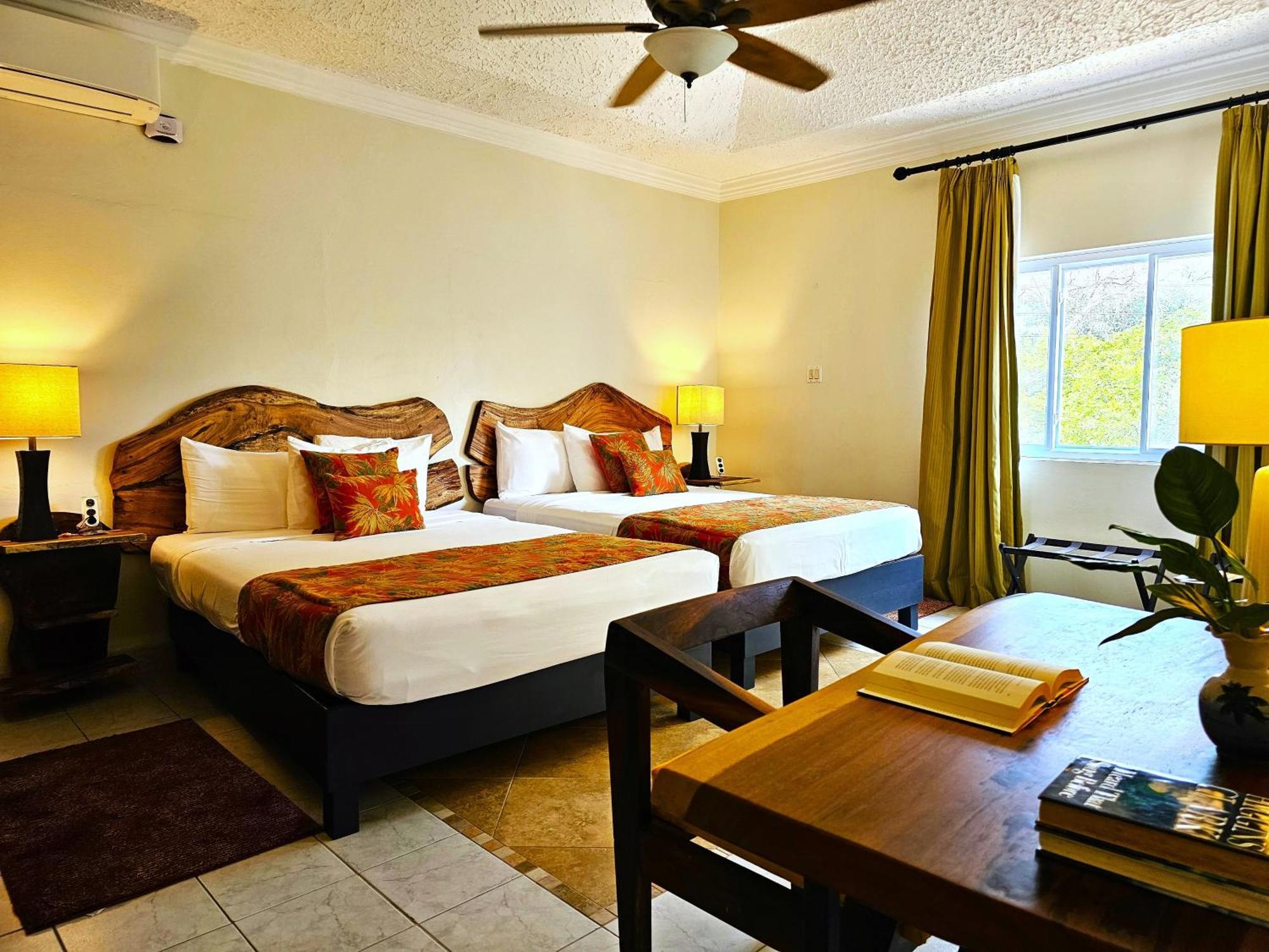 Oui Villa Discovery Bay