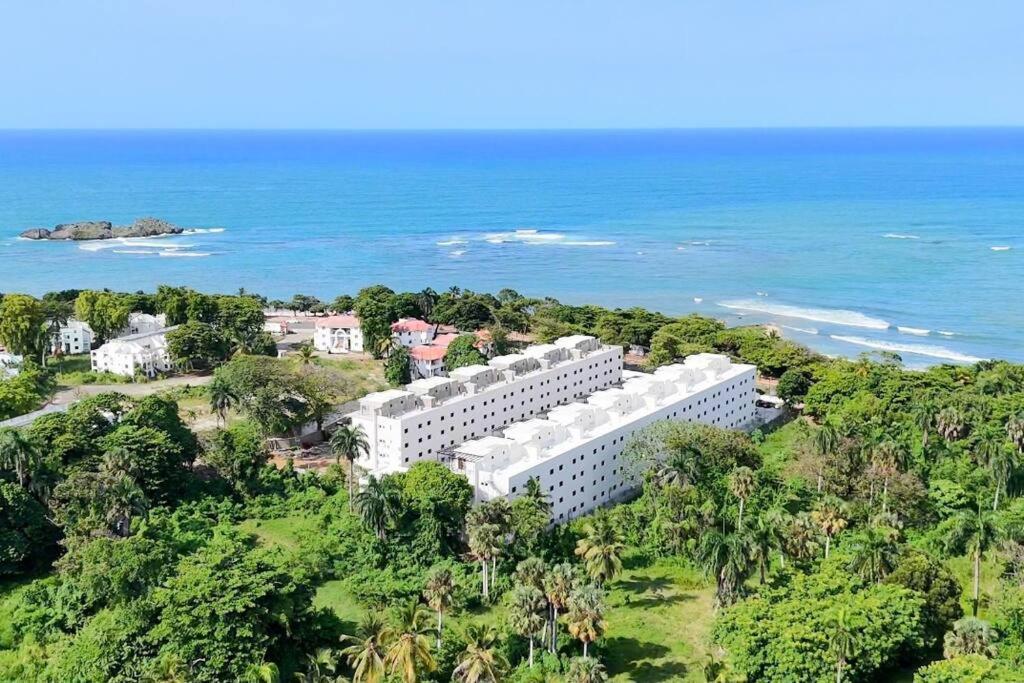 Apartment Brand New Beachfront