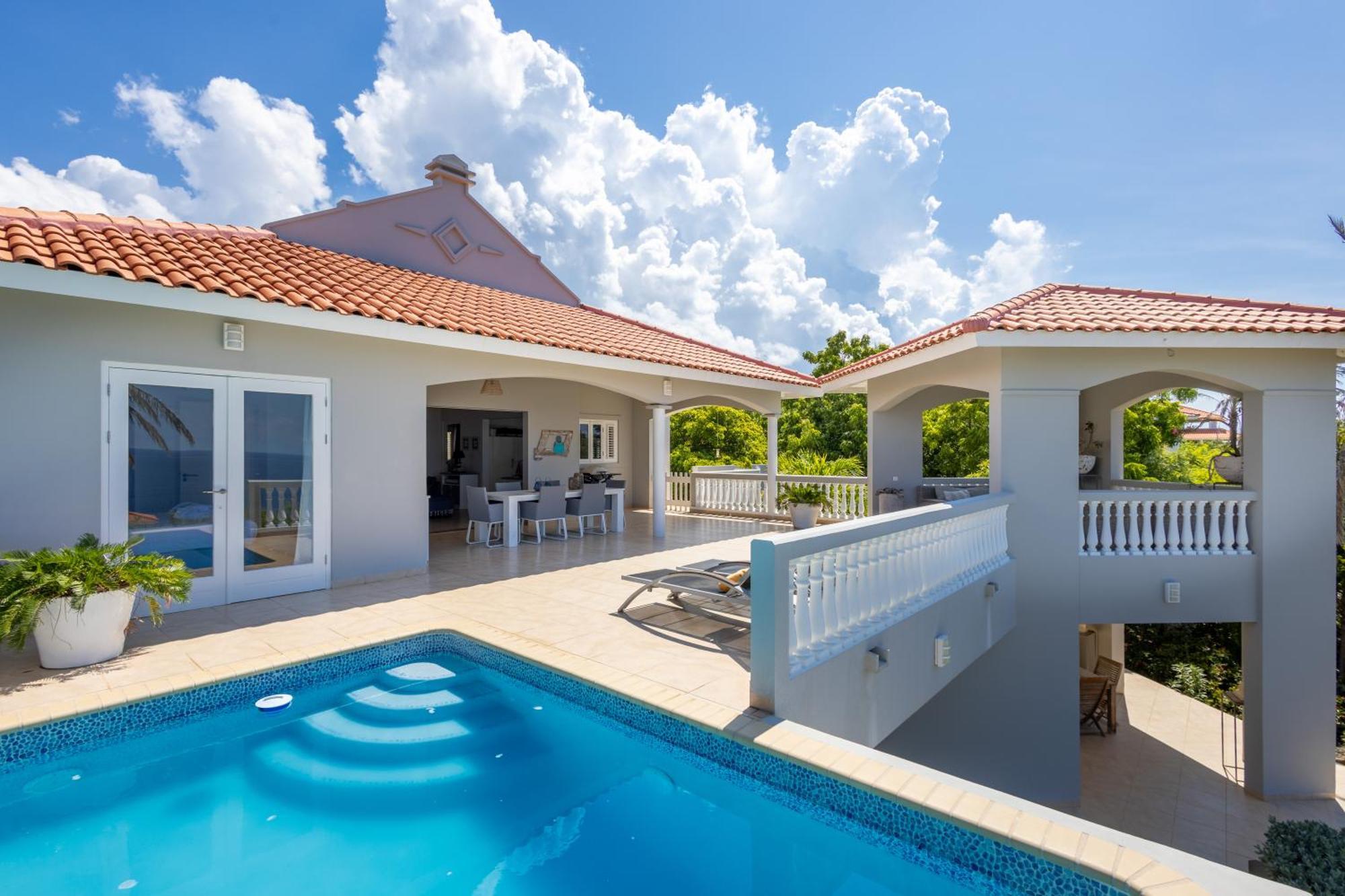 Coral Estate Holidays * Willibrordus